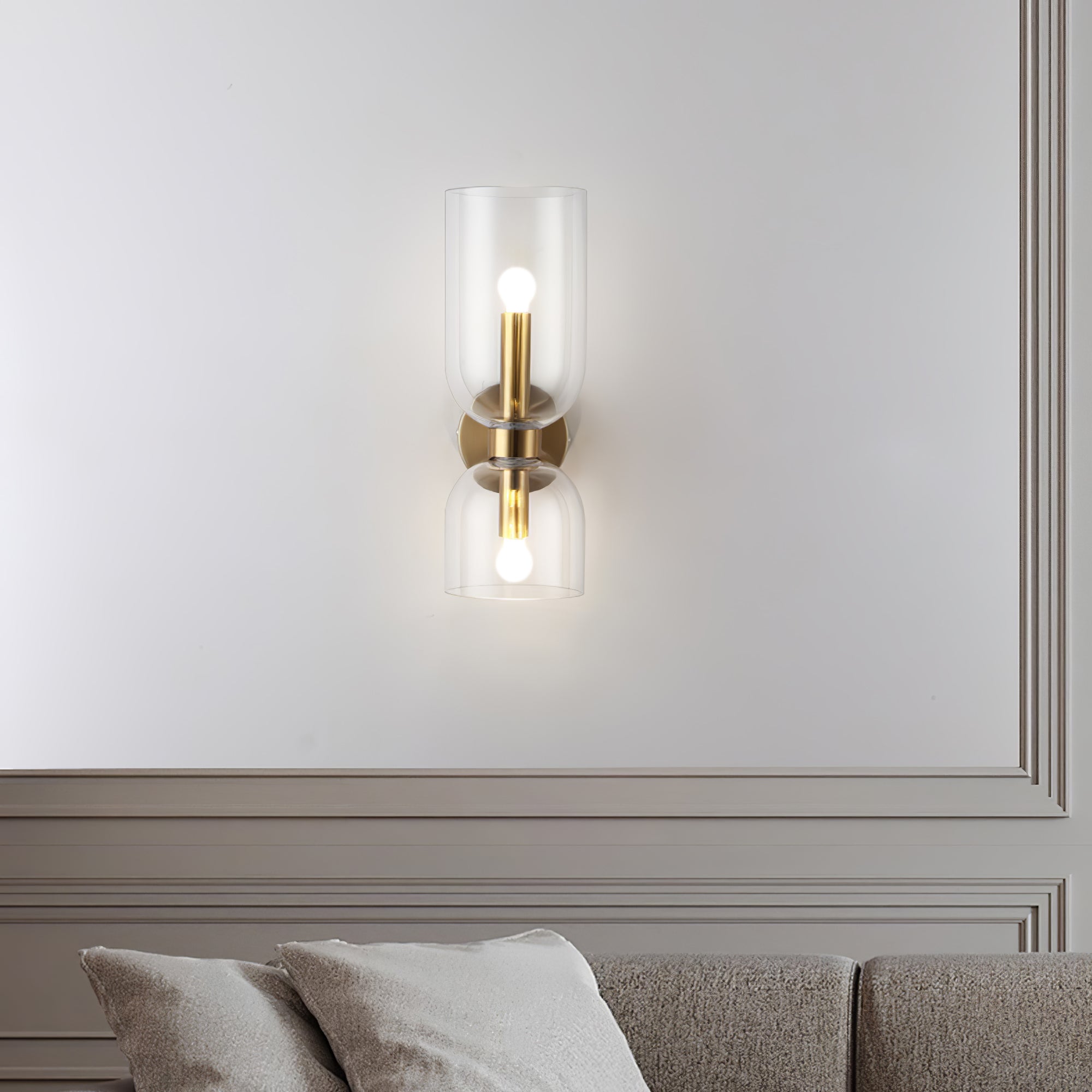 Edie moderne vegglampe – skulpturelt søyledesign, varm belysning