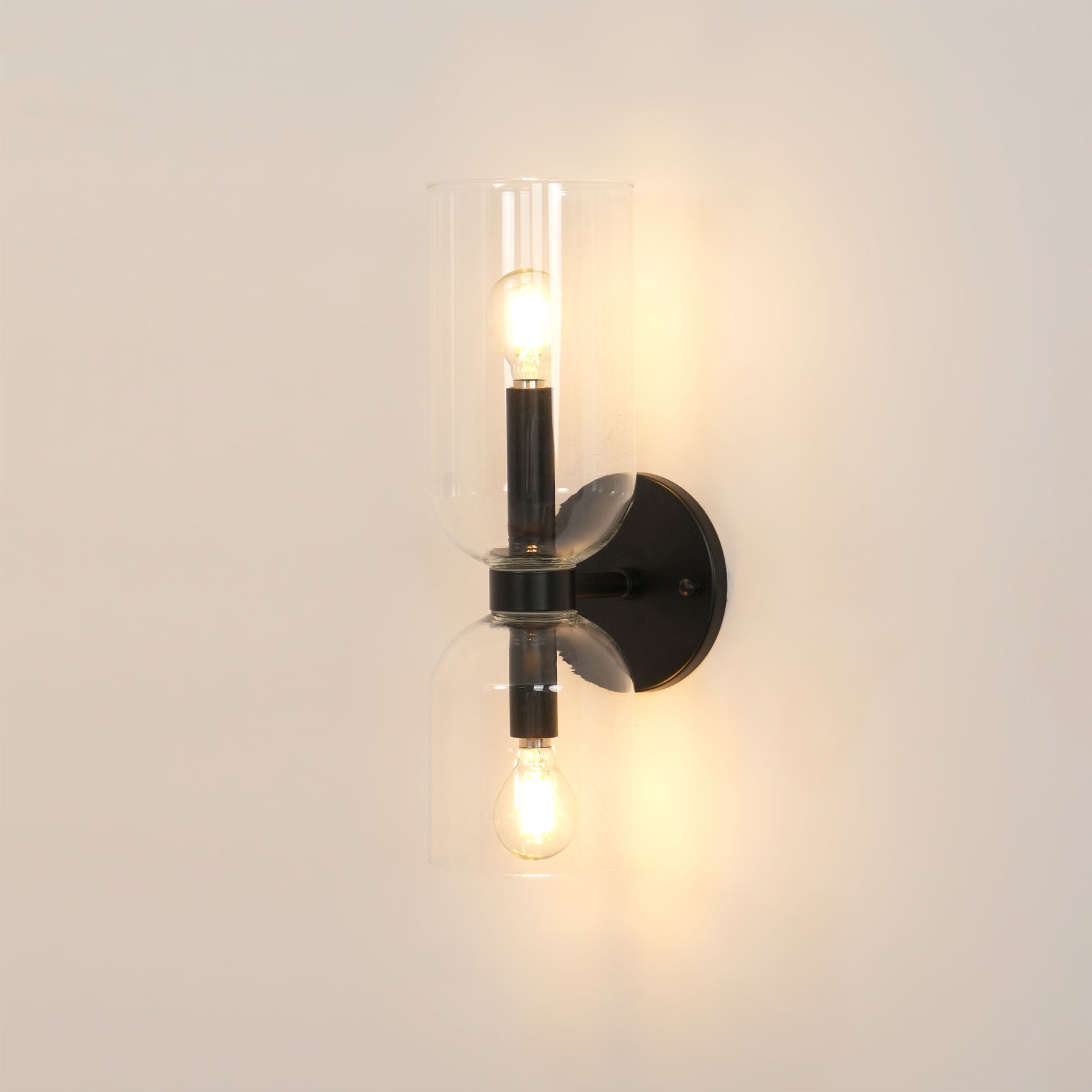 Edie moderne vegglampe – skulpturelt søyledesign, varm belysning