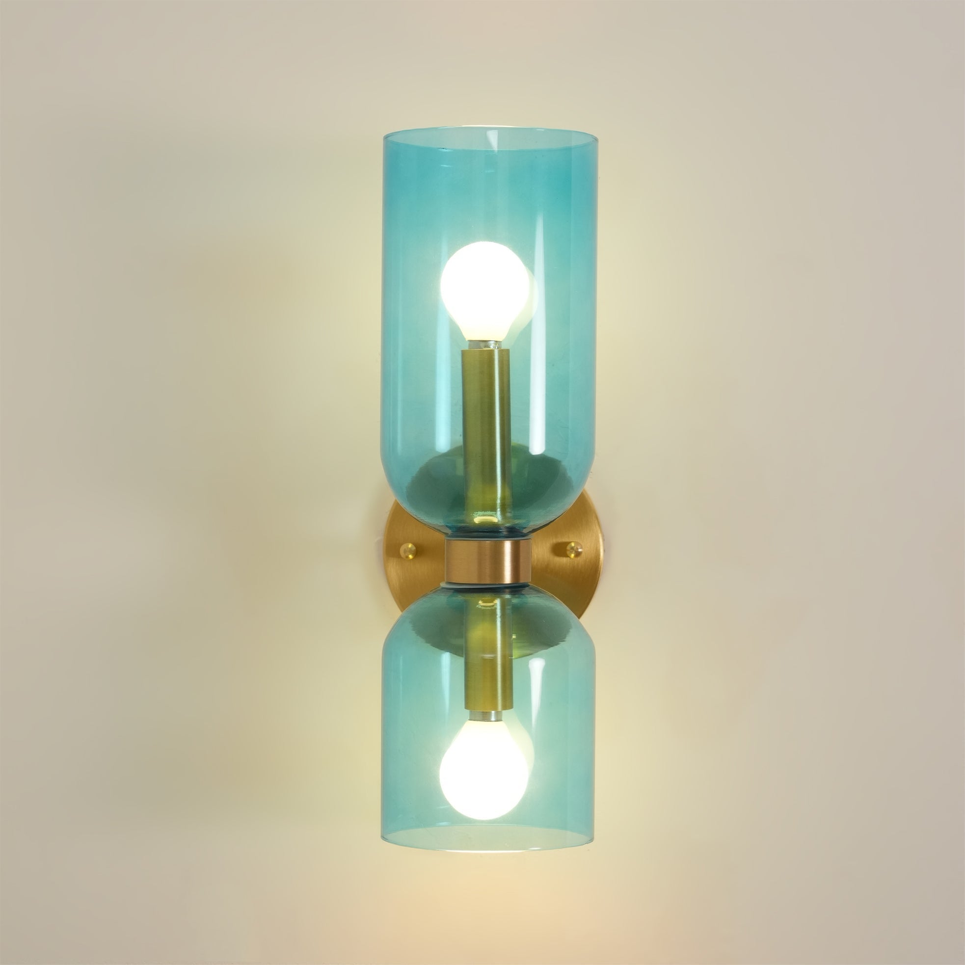 Edie moderne vegglampe – skulpturelt søyledesign, varm belysning