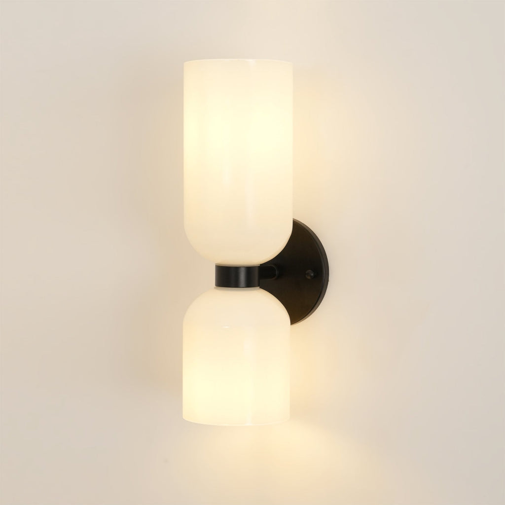 Edie moderne vegglampe – skulpturelt søyledesign, varm belysning