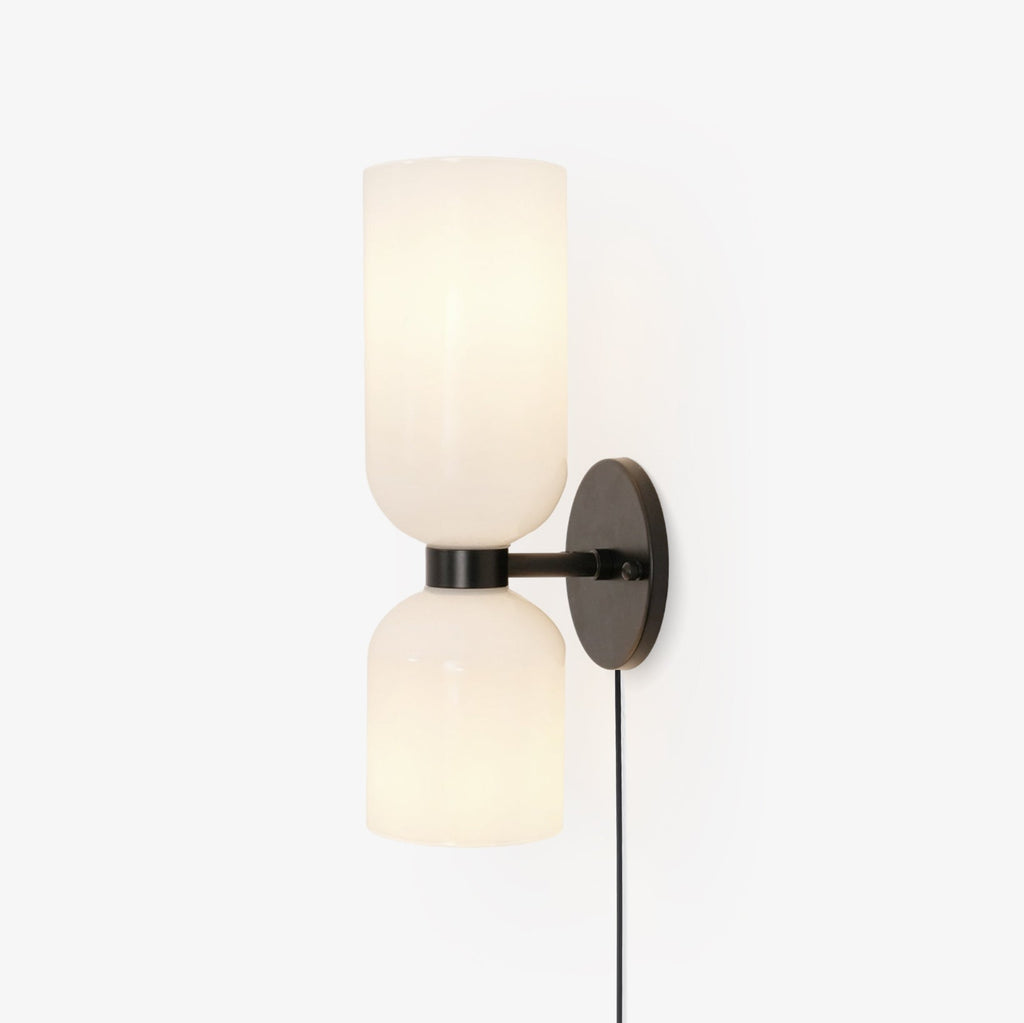 Edie vägglampa med stickpropp – överdimensionerad toppkolonndesign