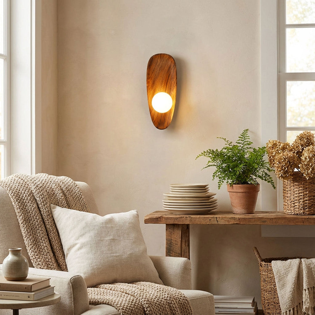 Nástěnné svítidlo Eivor — minimalistická silueta, měkké ambientní osvětlení