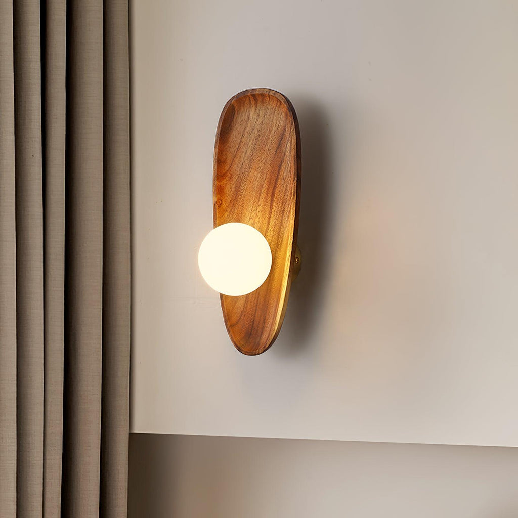 Nástěnné svítidlo Eivor — minimalistická silueta, měkké ambientní osvětlení