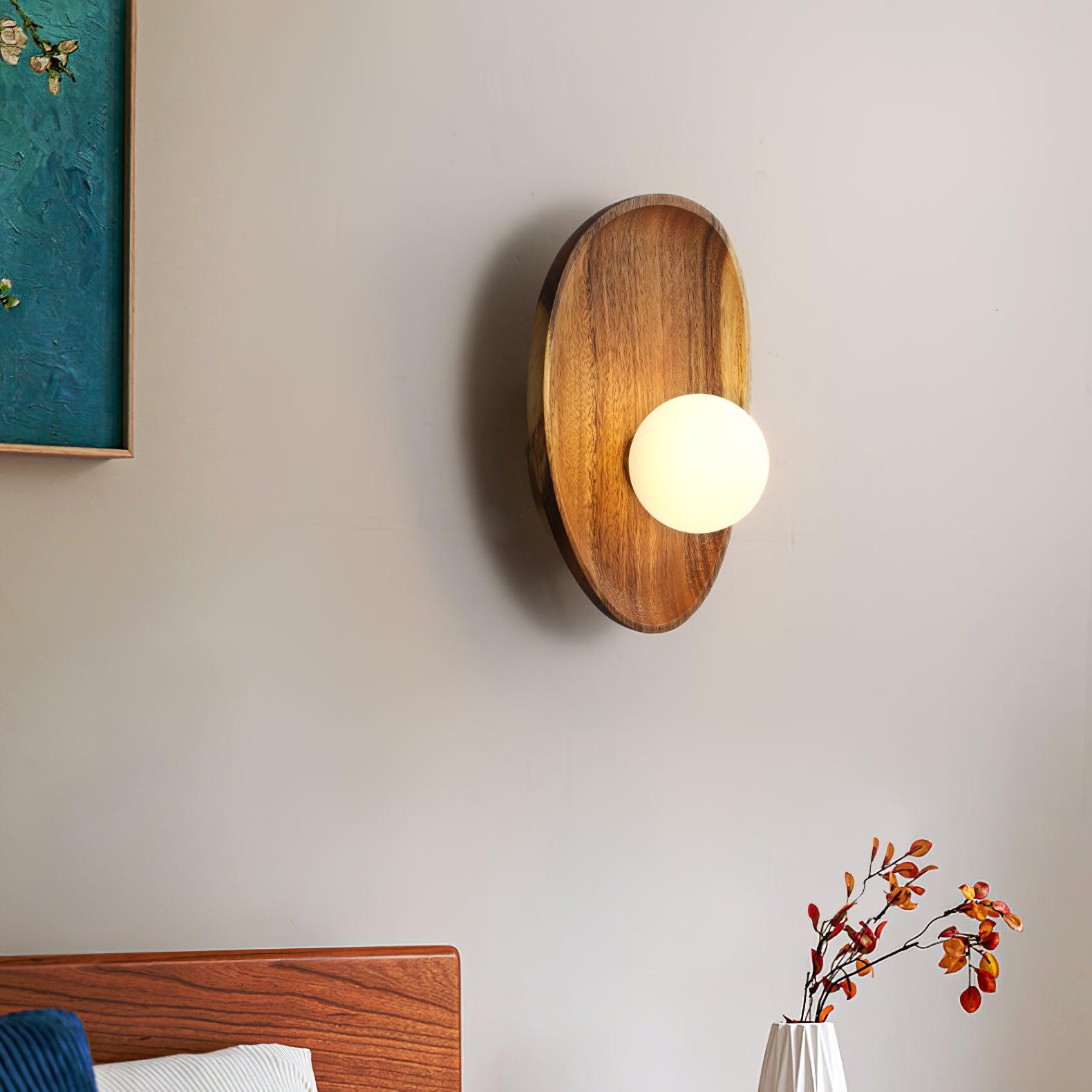 Nástěnné svítidlo Eivor — minimalistická silueta, měkké ambientní osvětlení