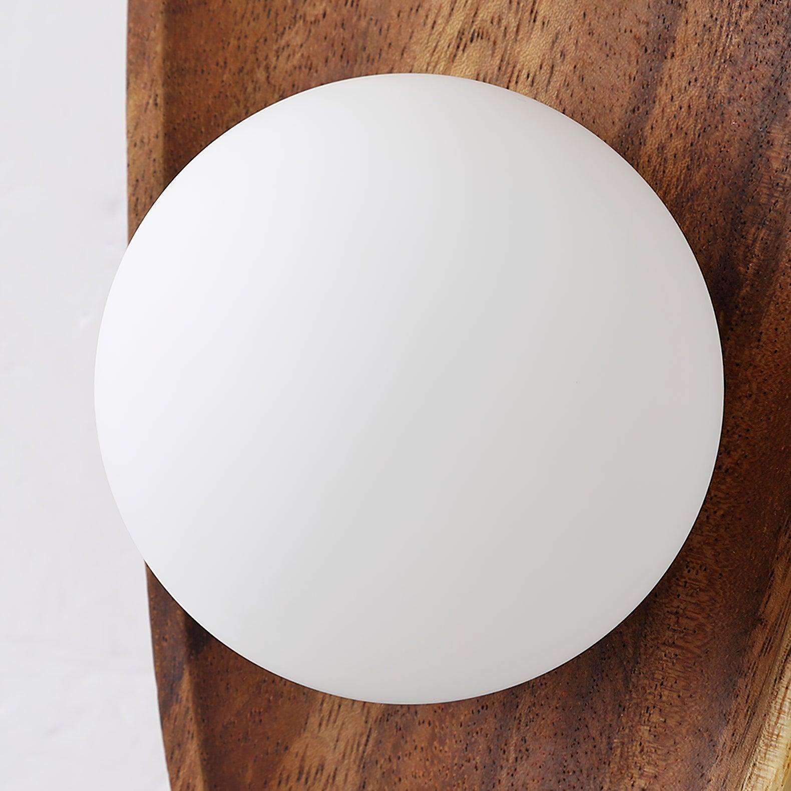 Nástěnné svítidlo Eivor — minimalistická silueta, měkké ambientní osvětlení