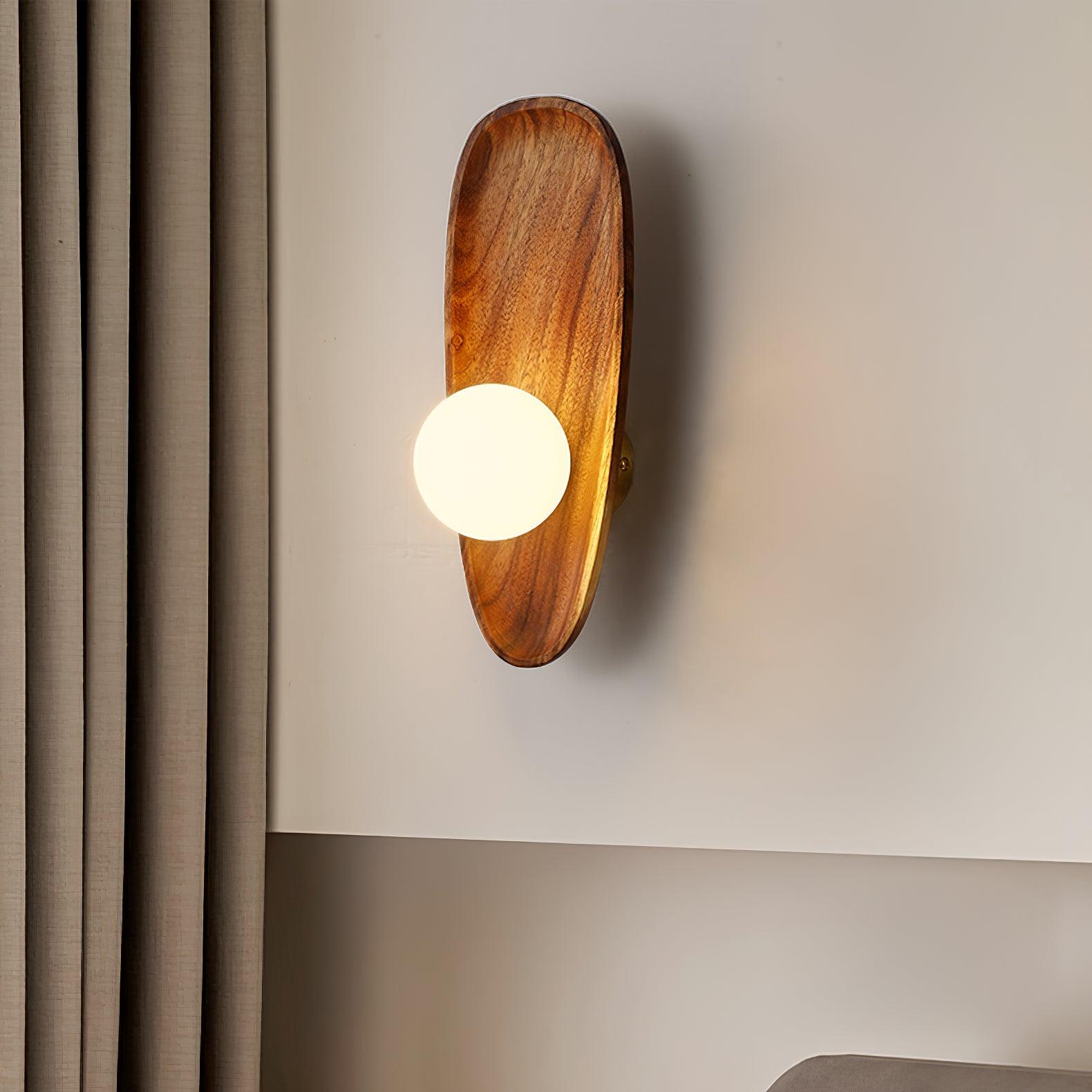 Nástěnné svítidlo Eivor — minimalistická silueta, měkké ambientní osvětlení