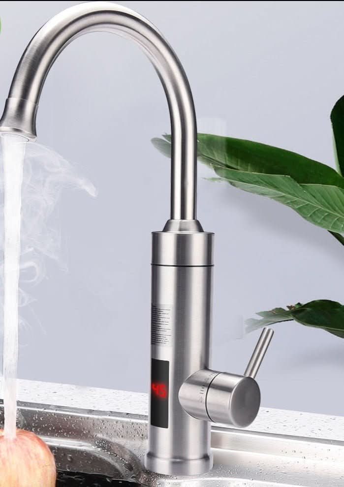 Elektrická kuchyňská baterie AquaPulse s okamžitou dodávkou horké i studené vody