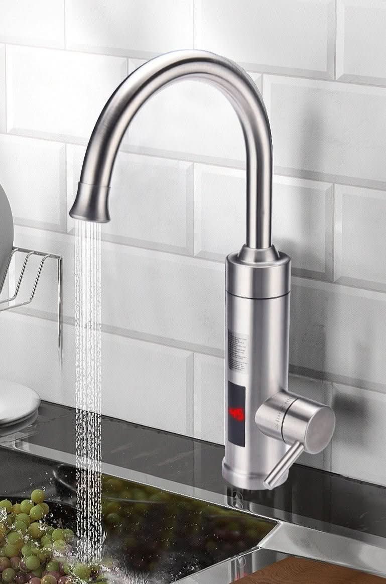 Elektrická kuchyňská baterie AquaPulse s okamžitou dodávkou horké i studené vody