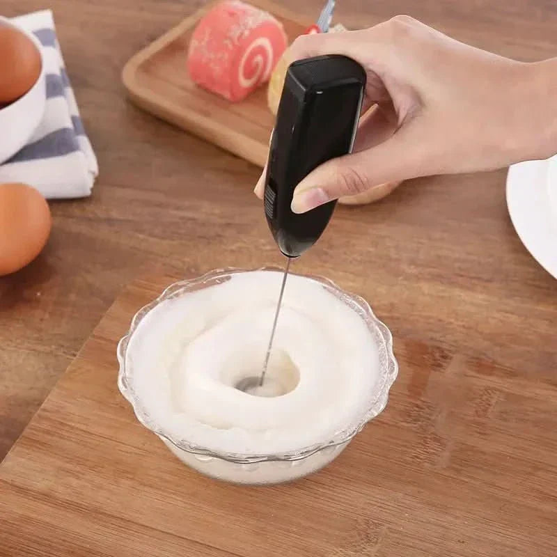مخفّق حليب كهربائي من CreamPulse لرغوة كريمية، مثالي لمحضّري القهوة في المنزل