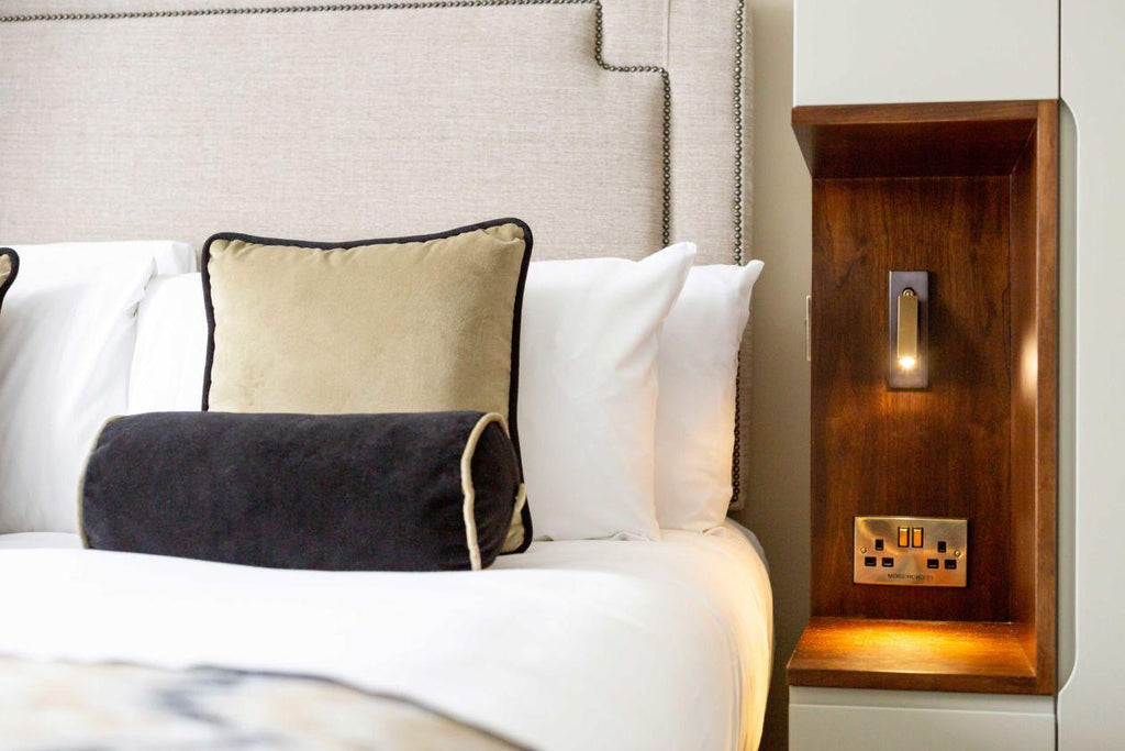 Adjustable Flush-Fold Bedside Sconce — Integrated Pull-Out Switch