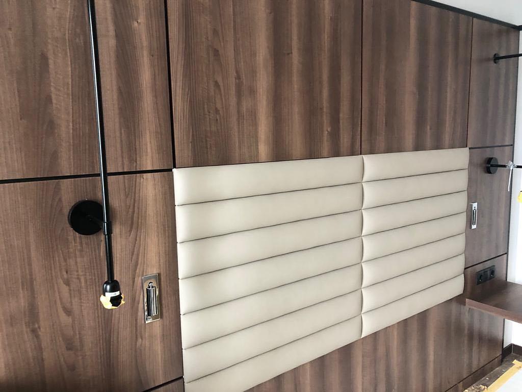 Applique da parete da comodino a incasso con tavolino integrato