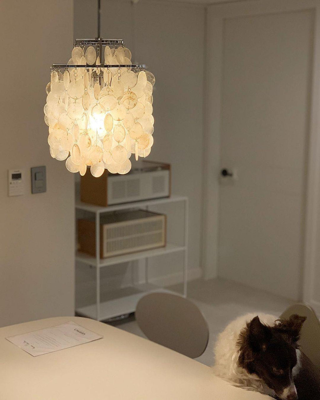 Kulatý lustr s více úrovněmi a skořepinami — design z průsvitných disků