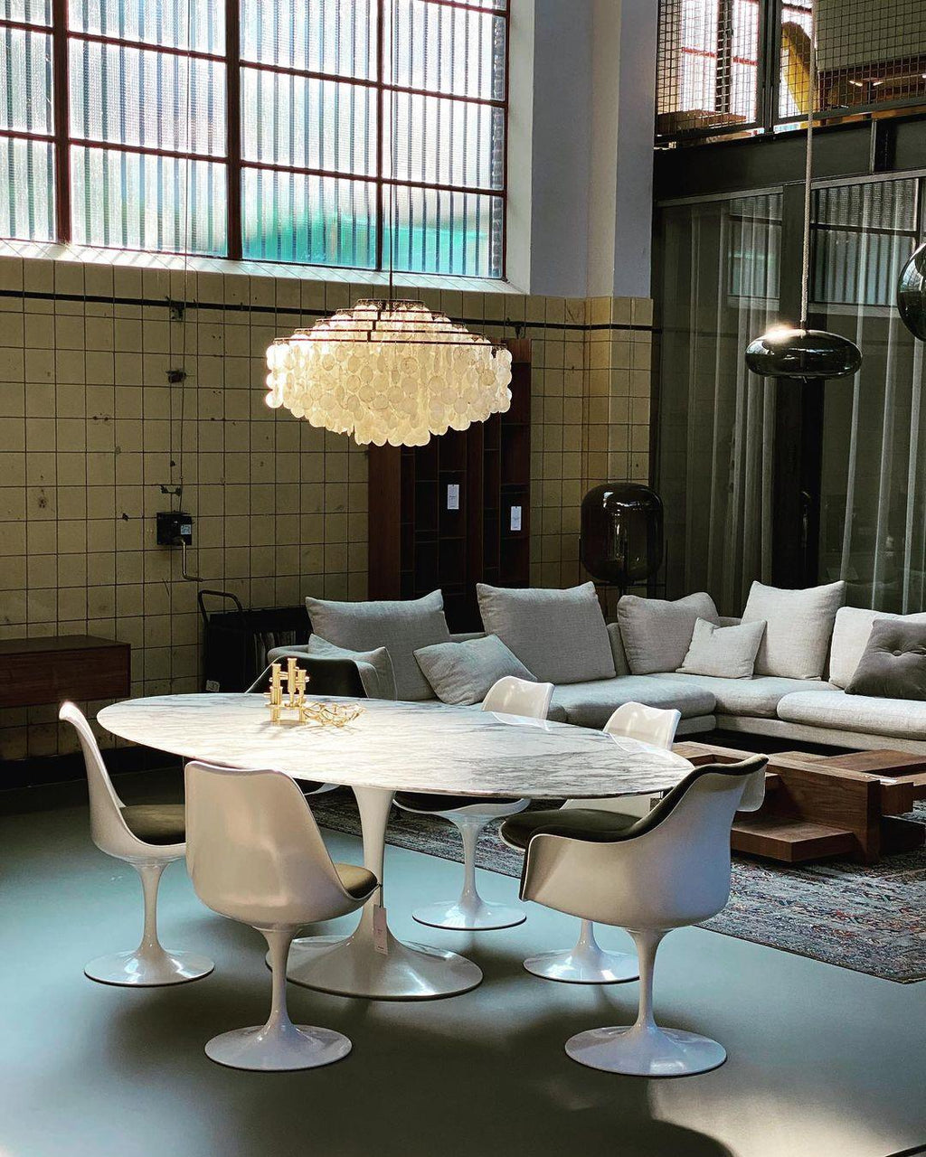 Kulatý lustr s více úrovněmi a skořepinami — design z průsvitných disků