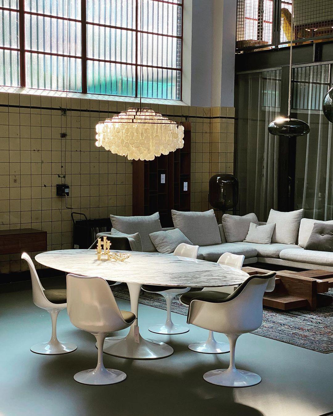 Kulatý lustr s více úrovněmi a skořepinami — design z průsvitných disků