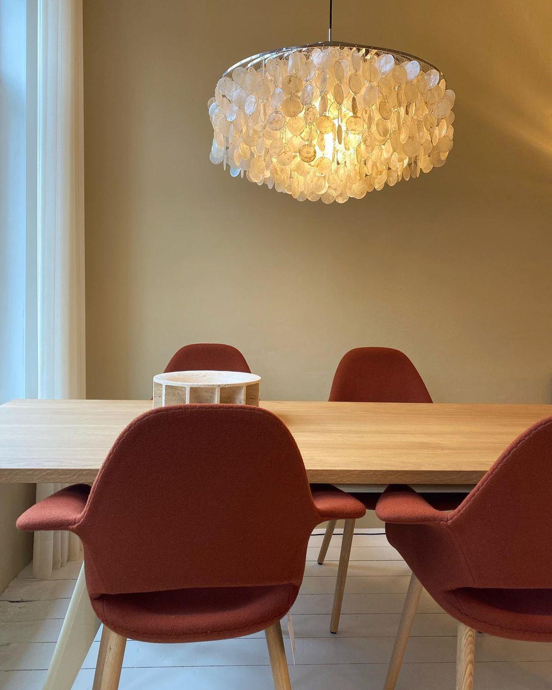 Kulatý lustr s více úrovněmi a skořepinami — design z průsvitných disků