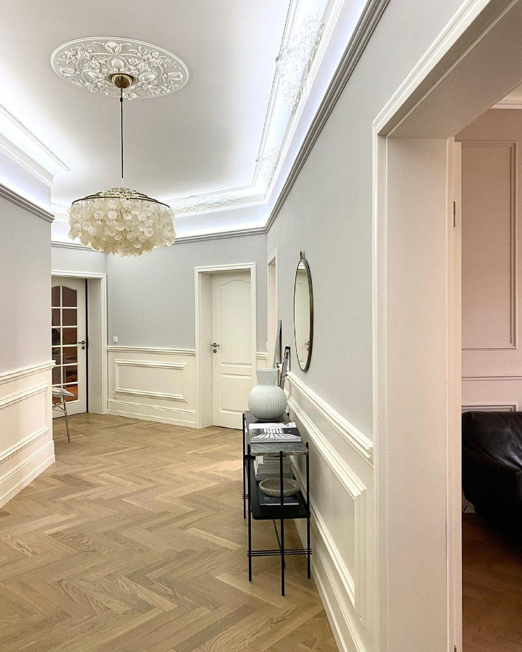 Kulatý lustr s více úrovněmi a skořepinami — design z průsvitných disků