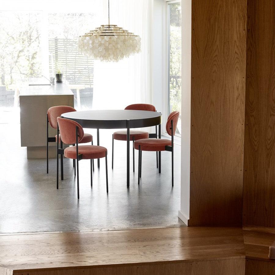 Kulatý lustr s více úrovněmi a skořepinami — design z průsvitných disků