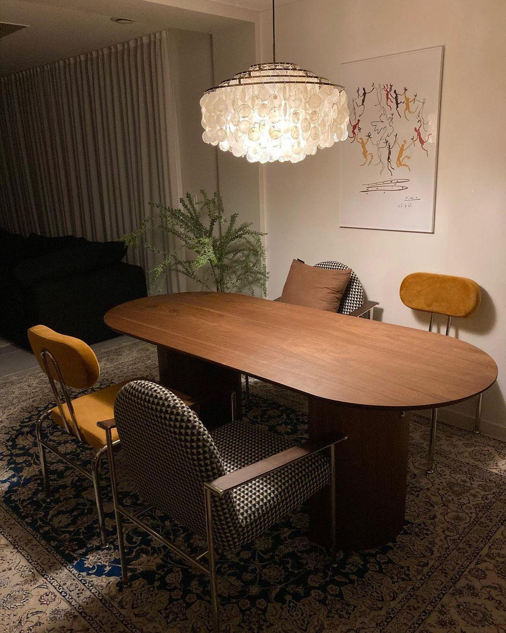 Kulatý lustr s více úrovněmi a skořepinami — design z průsvitných disků