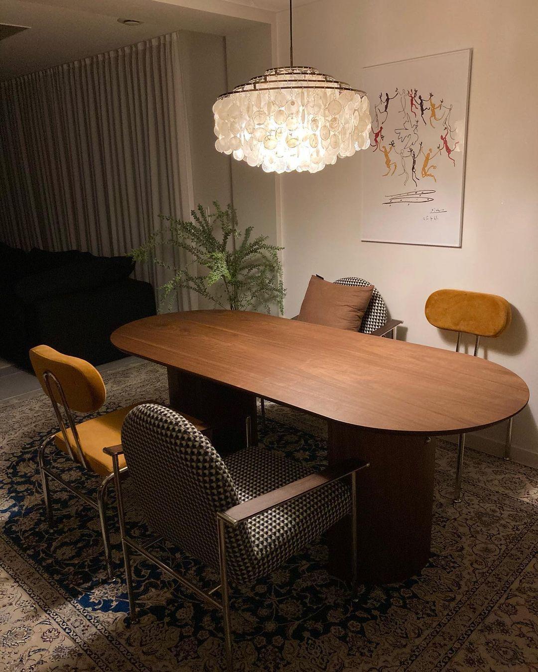 Kulatý lustr s více úrovněmi a skořepinami — design z průsvitných disků