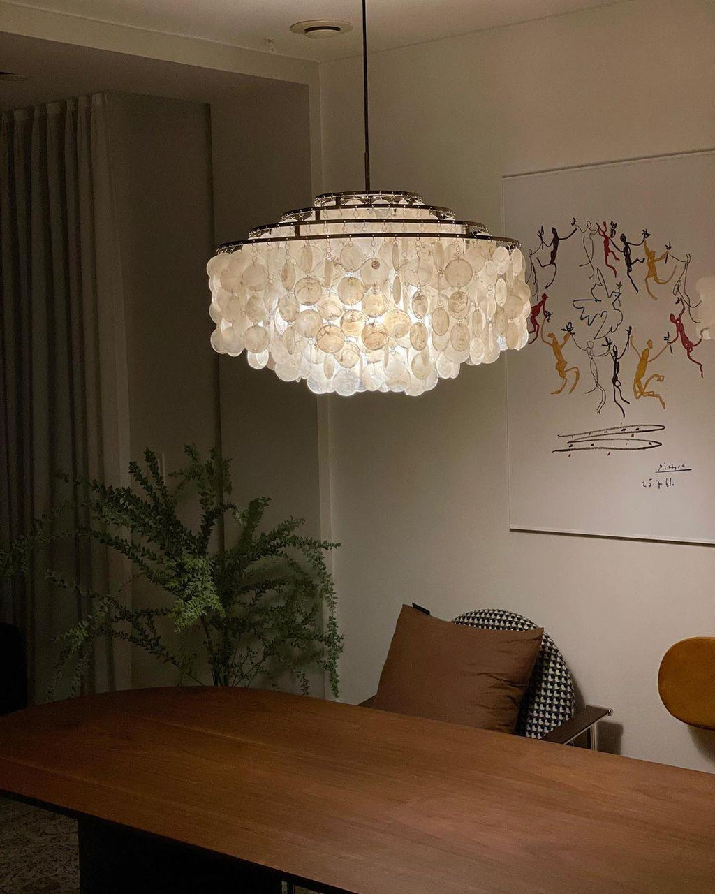 Kulatý lustr s více úrovněmi a skořepinami — design z průsvitných disků
