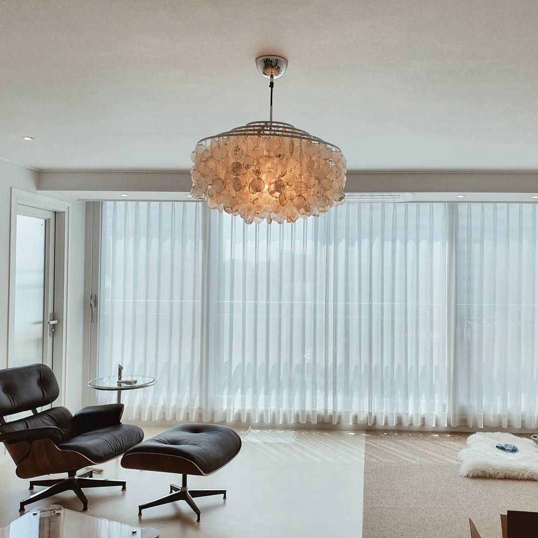 Kulatý lustr s více úrovněmi a skořepinami — design z průsvitných disků