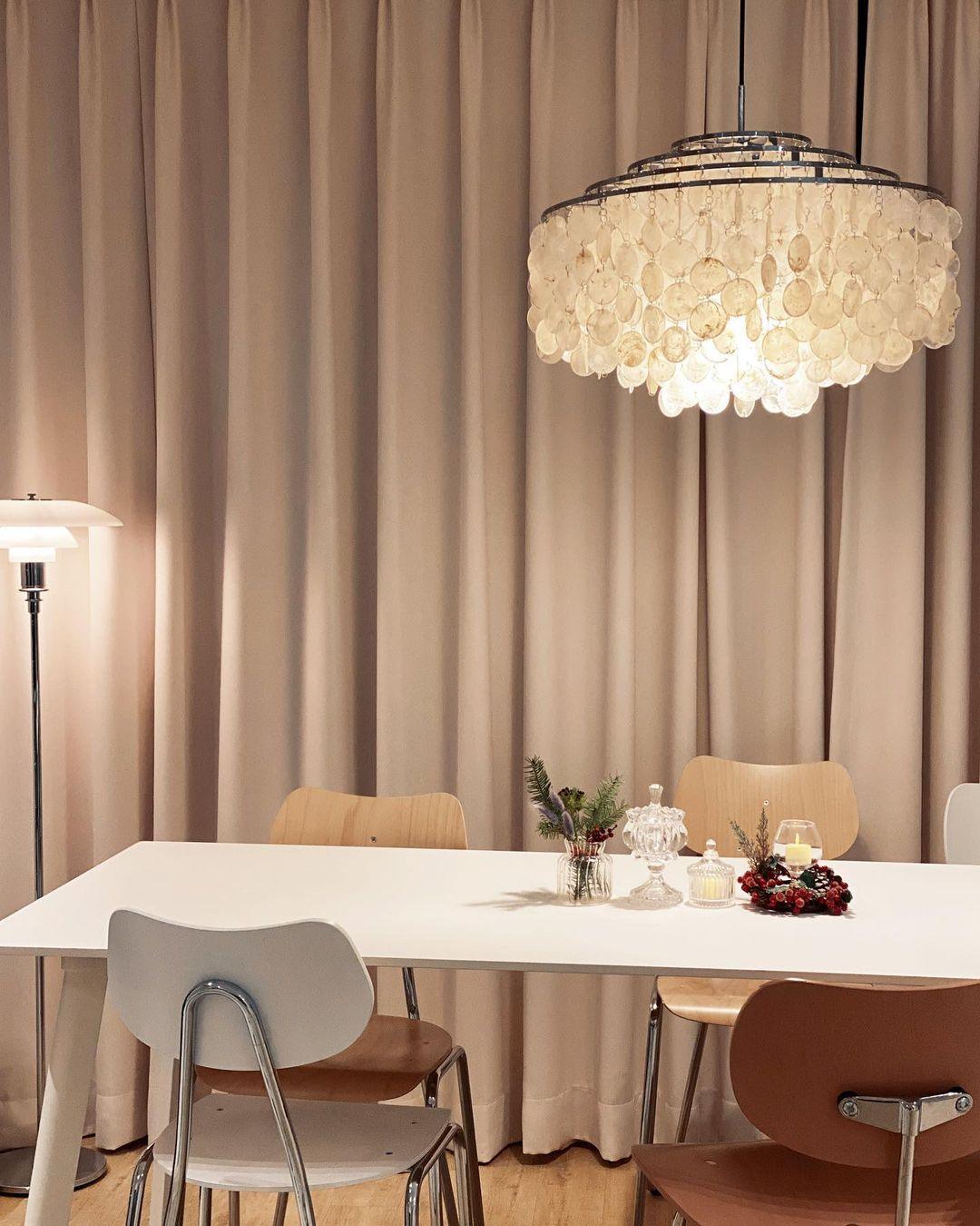 Kulatý lustr s více úrovněmi a skořepinami — design z průsvitných disků