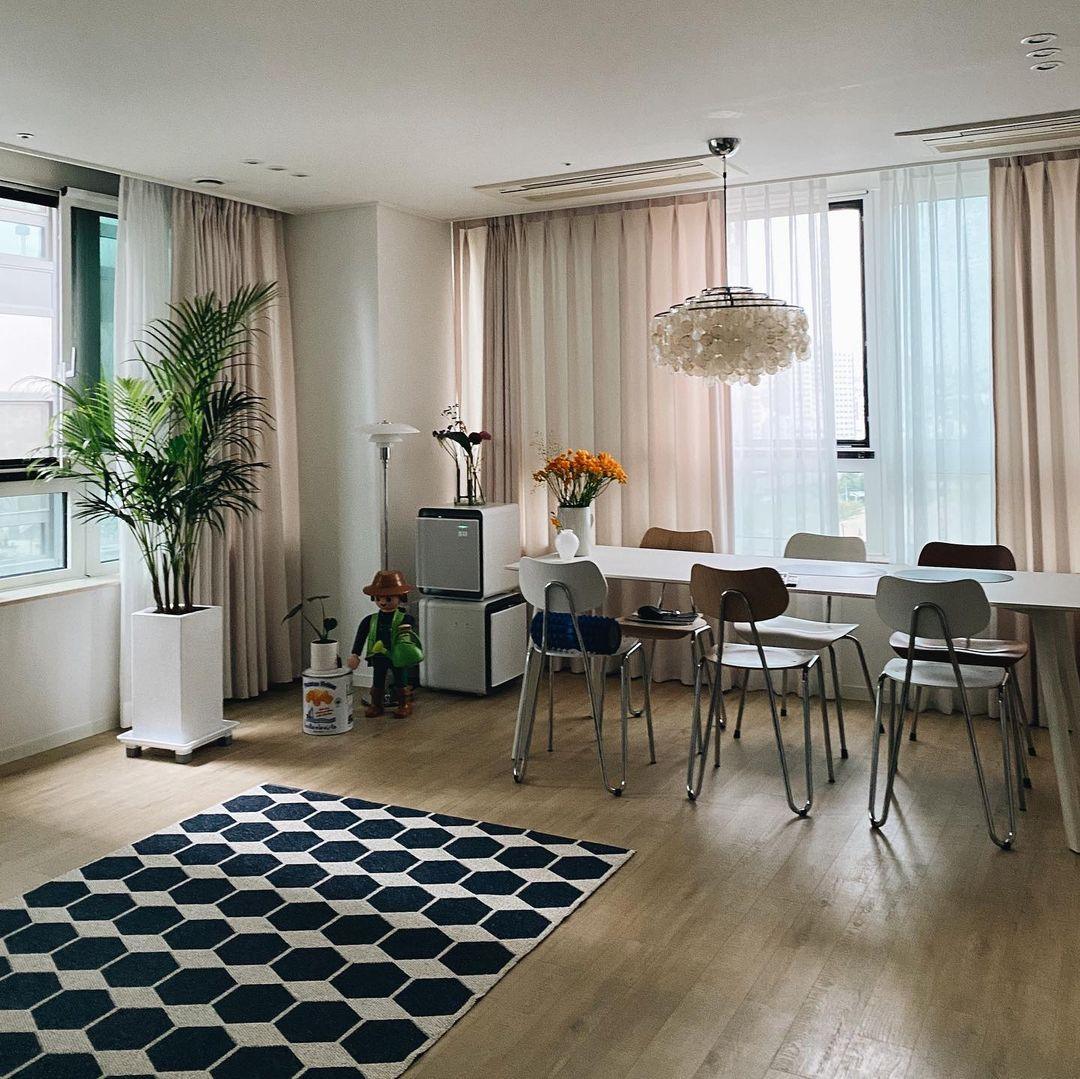 Kulatý lustr s více úrovněmi a skořepinami — design z průsvitných disků
