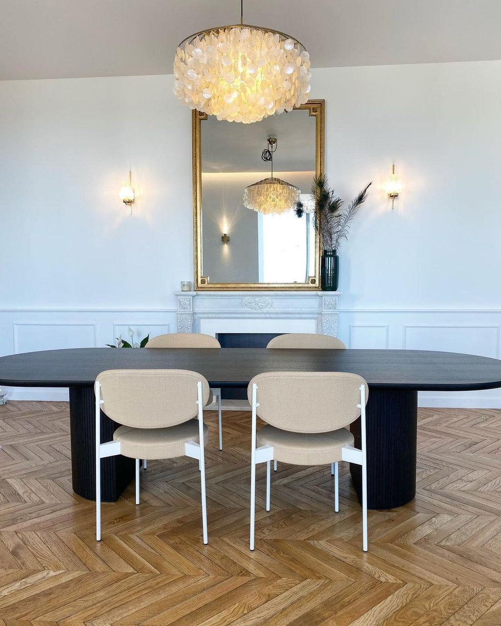 Kulatý lustr s více úrovněmi a skořepinami — design z průsvitných disků