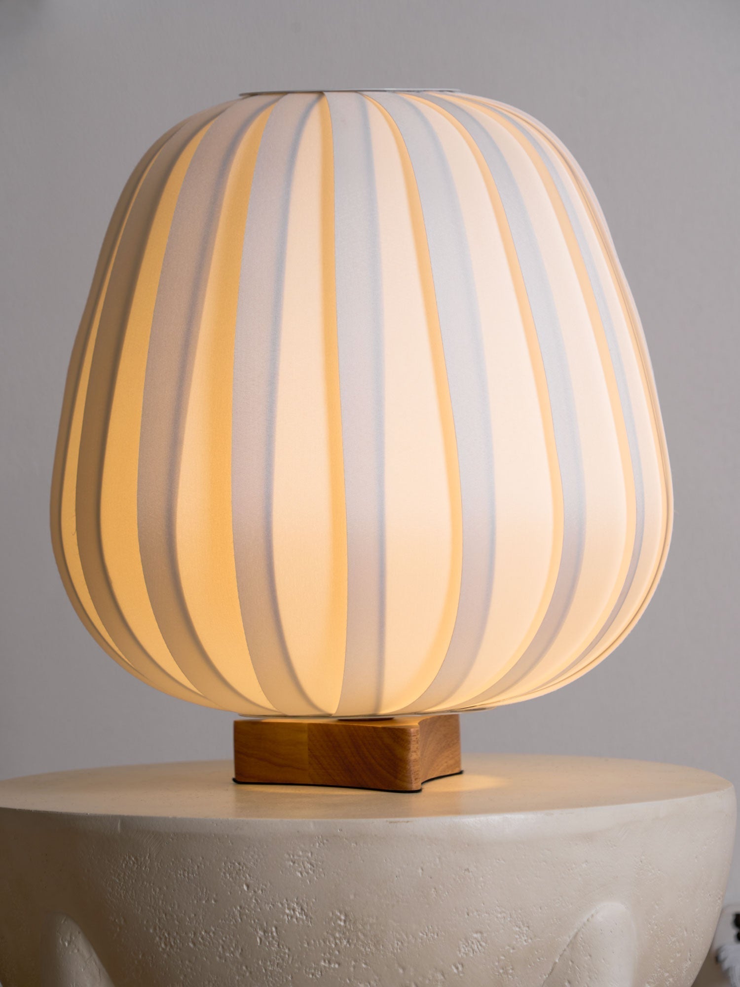 Contemporary Minimalist Fabric Table Lamp