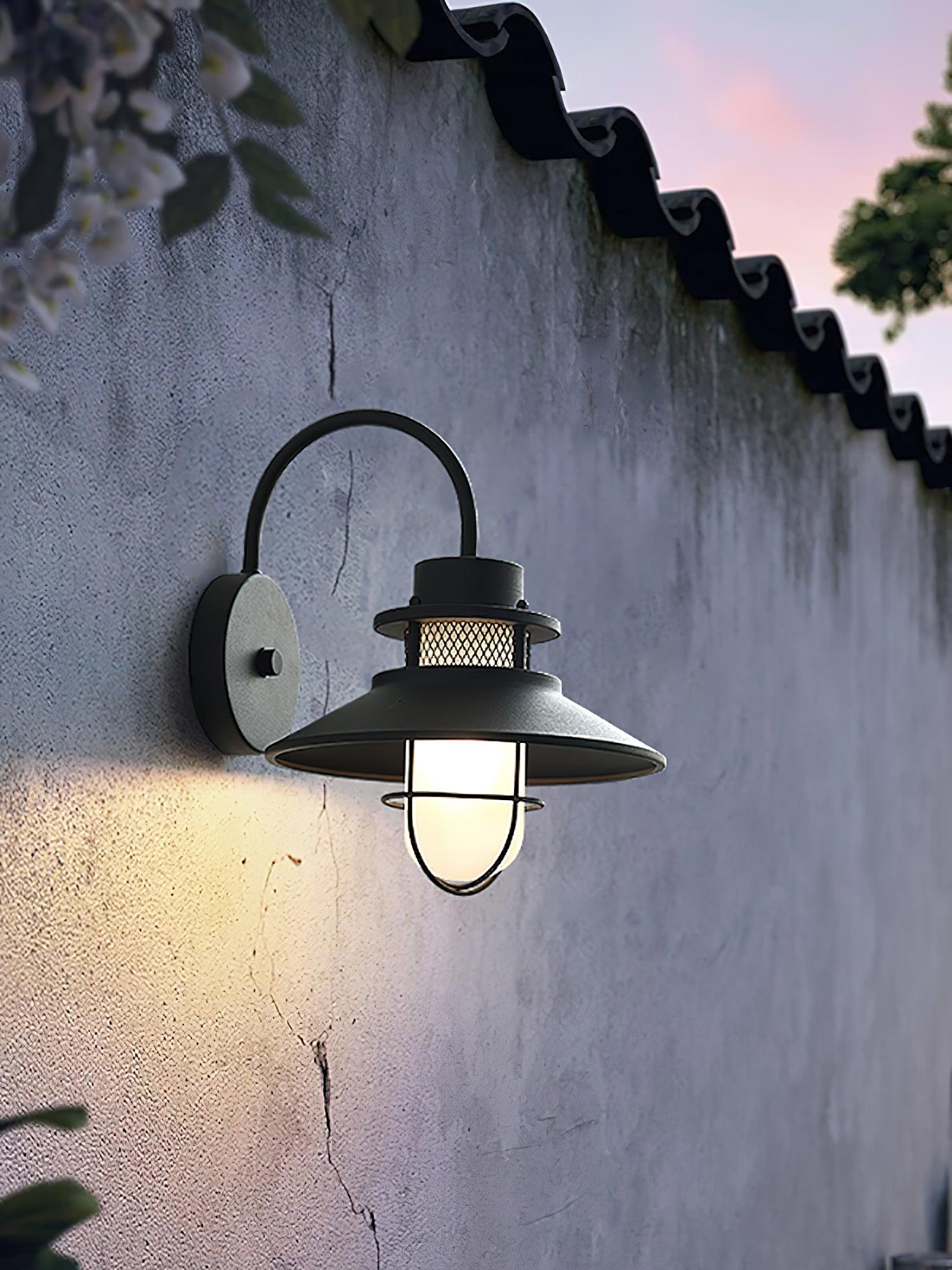 Marlo Outdoor Lamp | Orntli