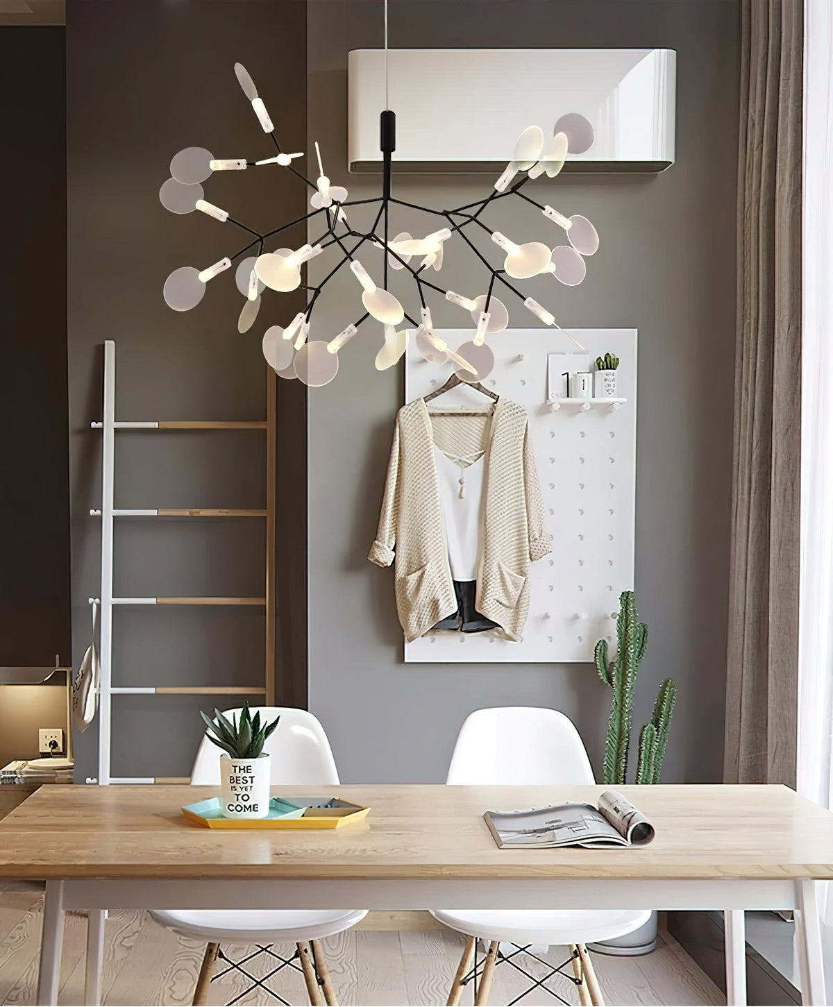 Současný stropní lustr Firefly — minimalistický design
