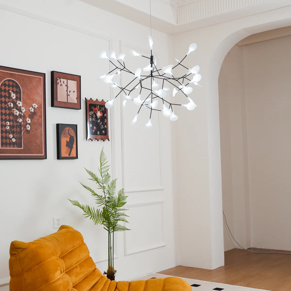 Současný stropní lustr Firefly — minimalistický design