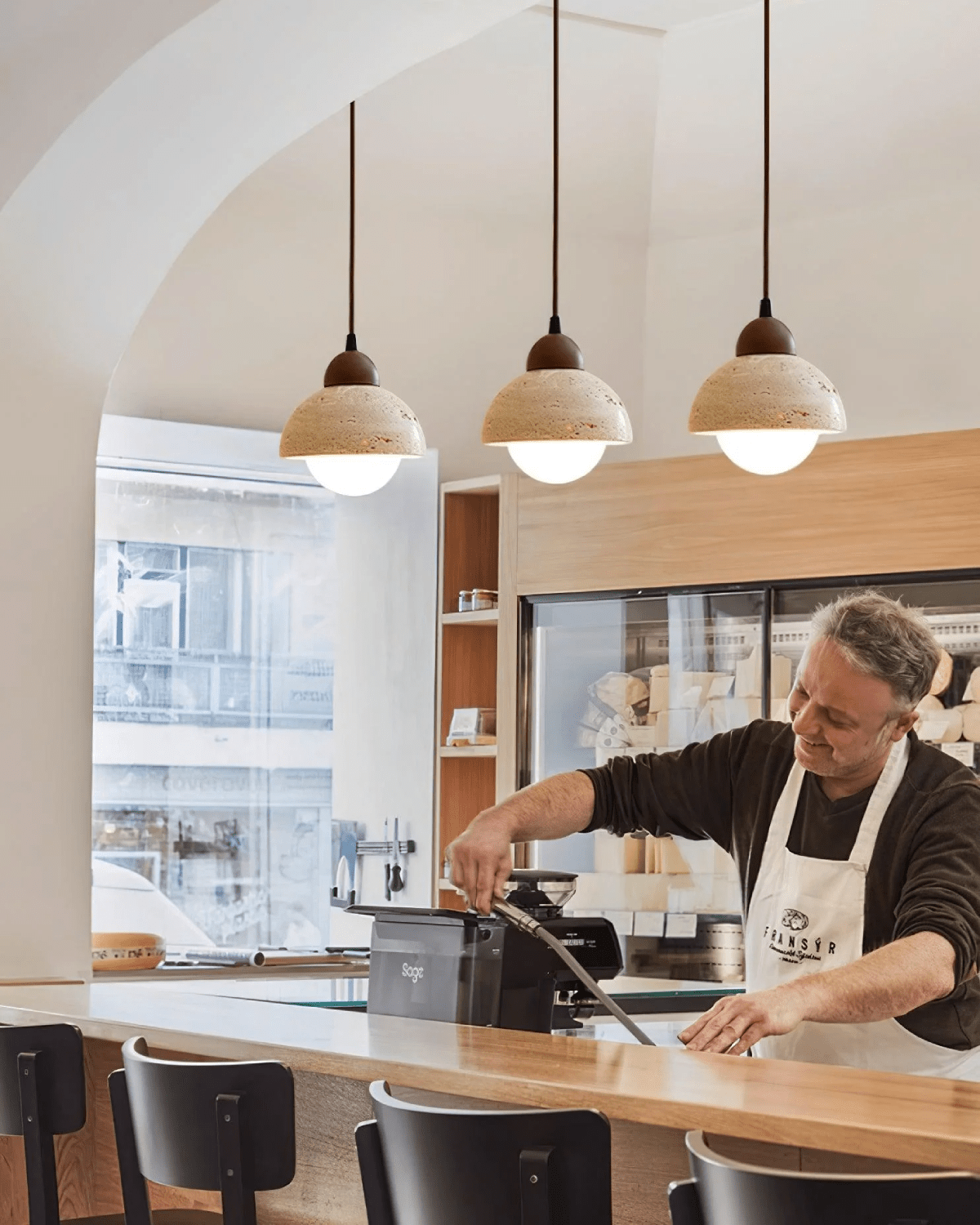 מנורת תלייה ממרצ'לי טרוורטין ואגוז גובה 18 ס"מ