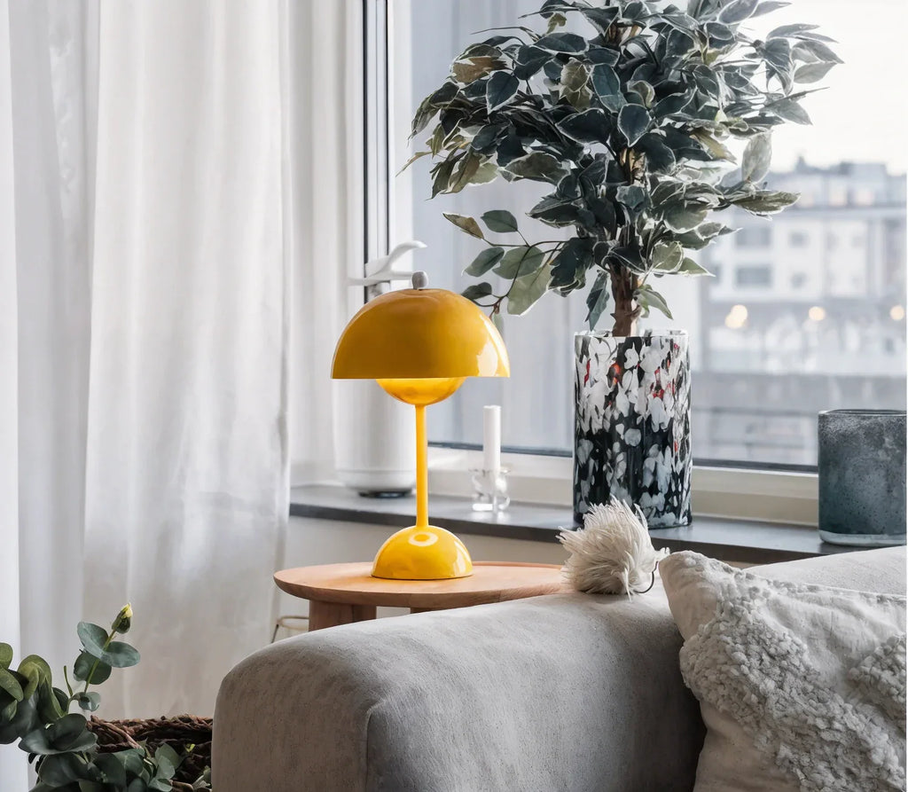 Lampă de masă cu LED Flowerbud cu lumină ambientală pentru spații de locuit liniștite