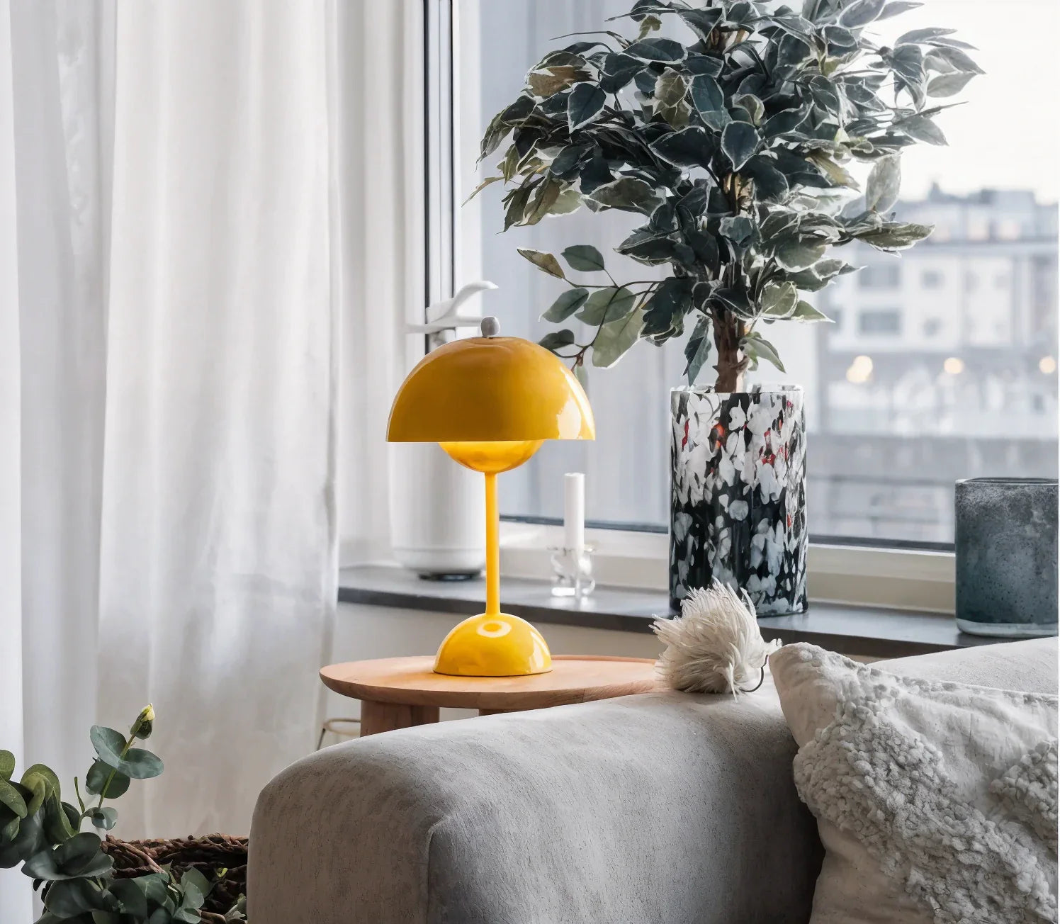 Lampada da Tavolo a LED Flowerbud con Luce d'Ambiente per Spazi di Vita Tranquilli