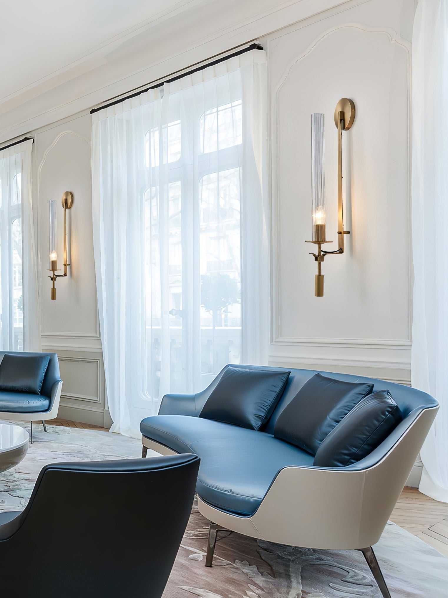 Wandleuchte im französischen Klassizismus – architektonisches Zylinderdesign