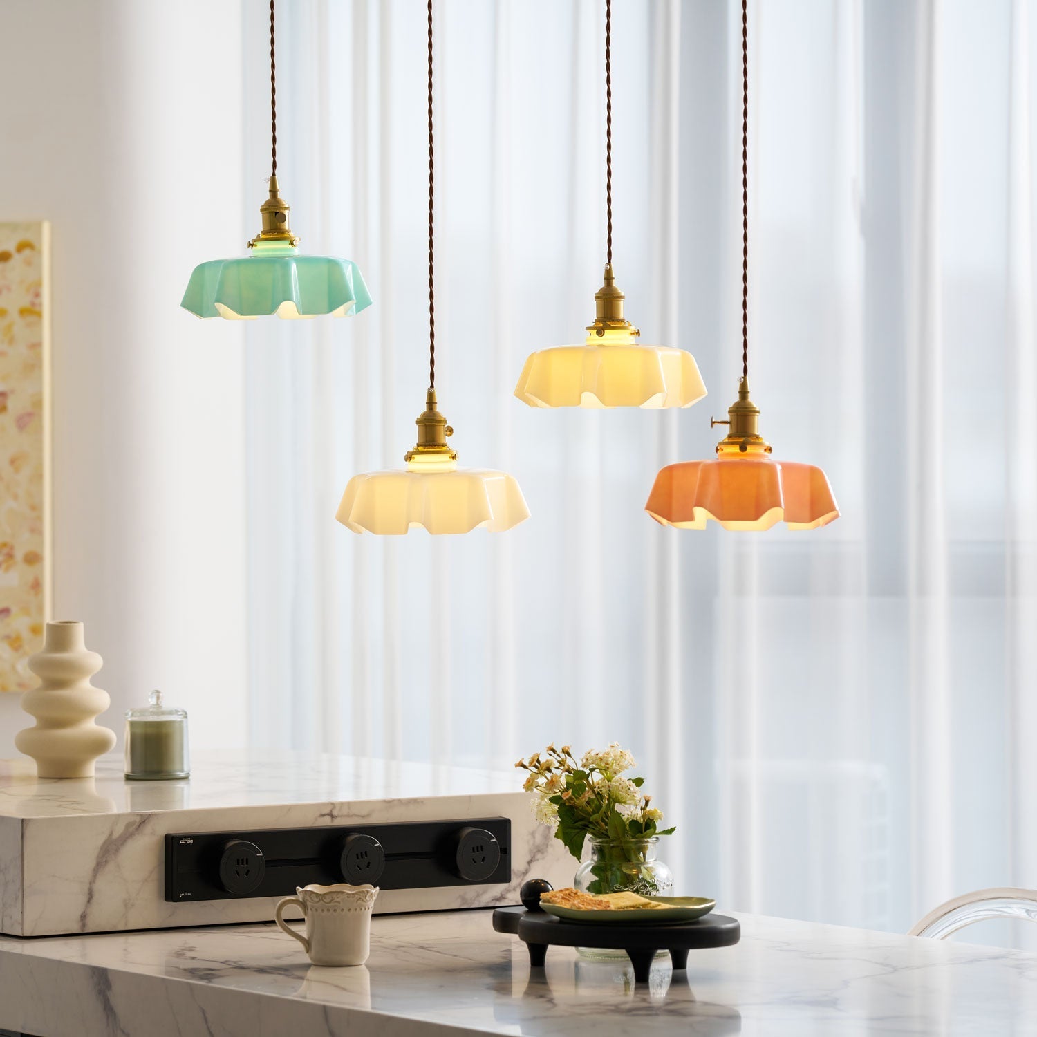 Francouzské květinové plisované závěsné svítidlo — vintage design osvětlení
