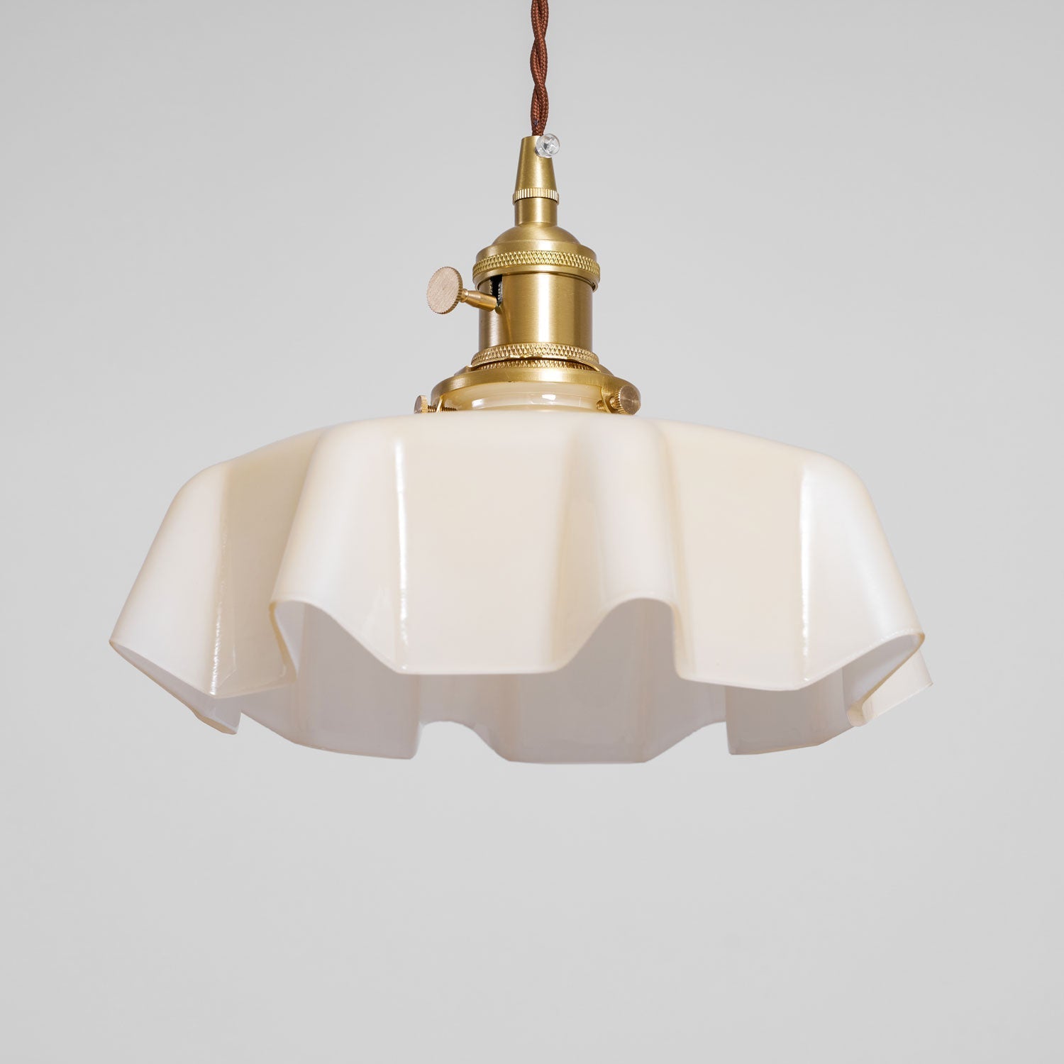 Francouzské květinové plisované závěsné svítidlo — vintage design osvětlení