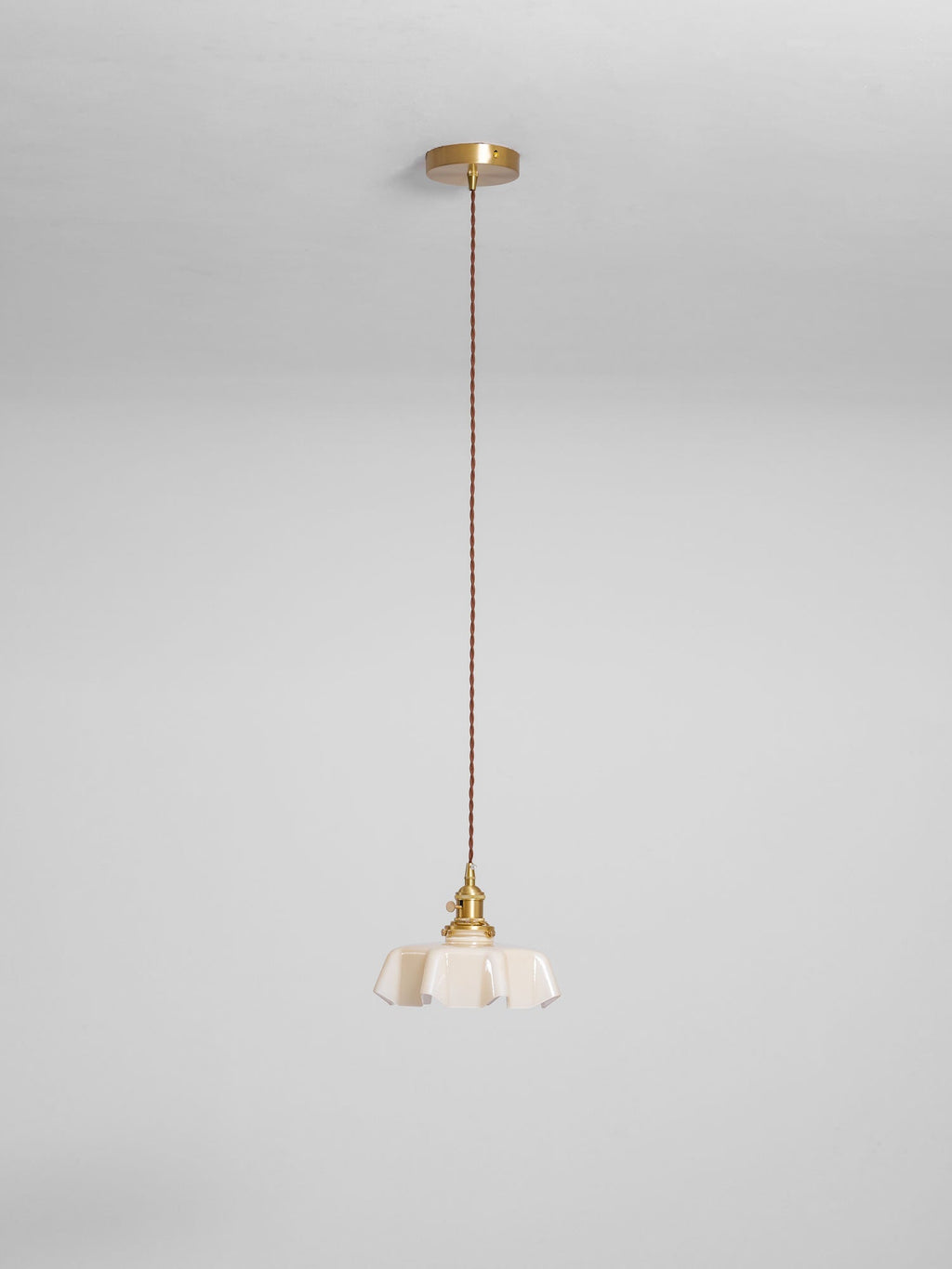 Francouzské květinové plisované závěsné svítidlo — vintage design osvětlení
