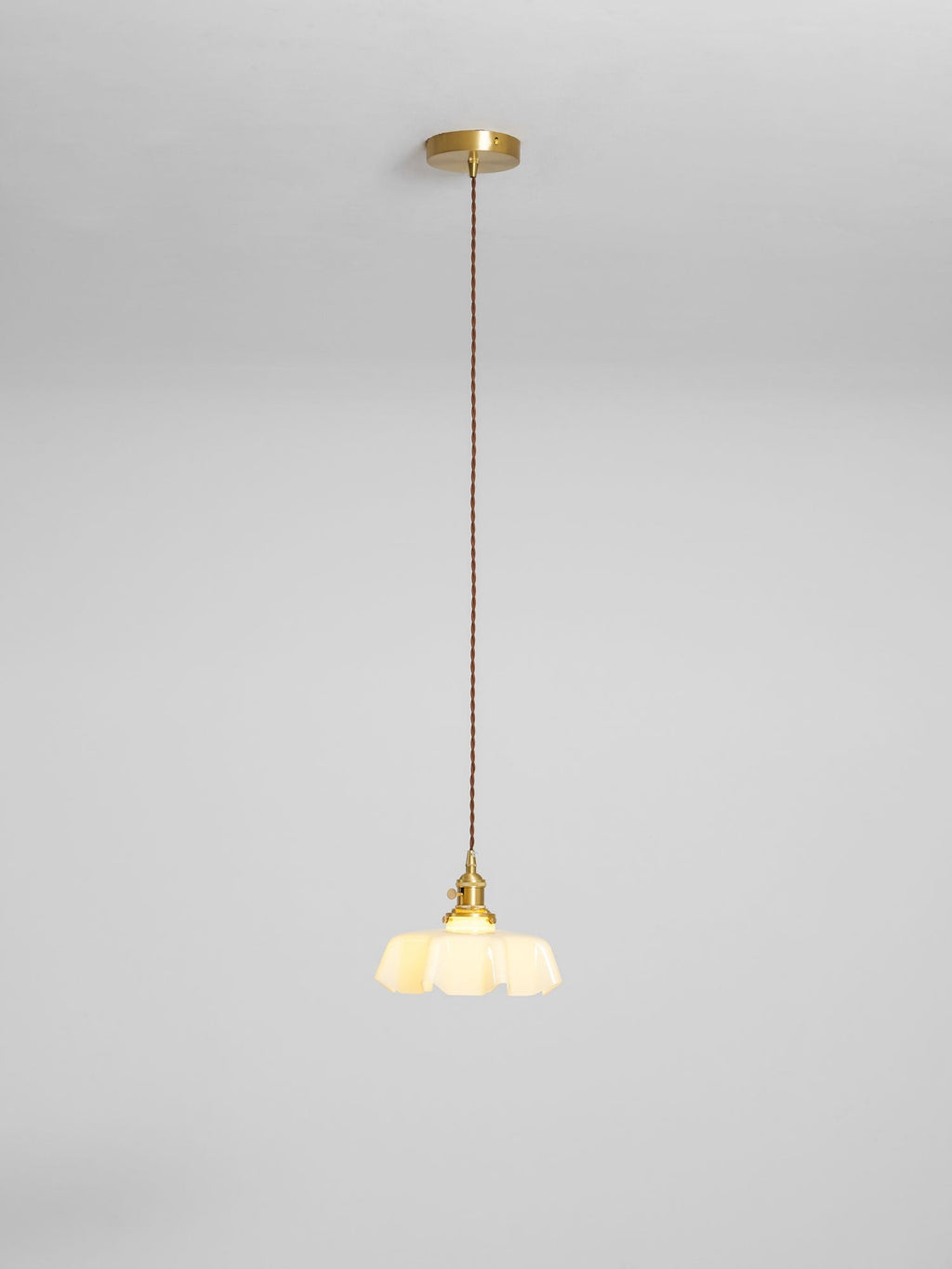 Francouzské květinové plisované závěsné svítidlo — vintage design osvětlení