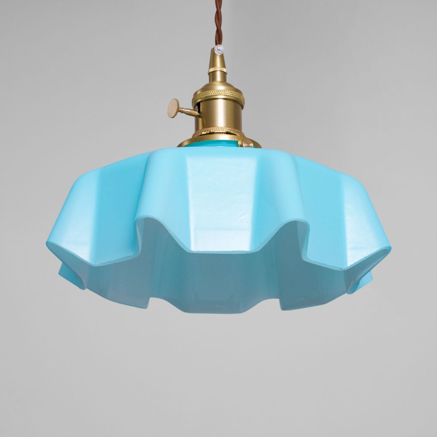 Francouzské květinové plisované závěsné svítidlo — vintage design osvětlení