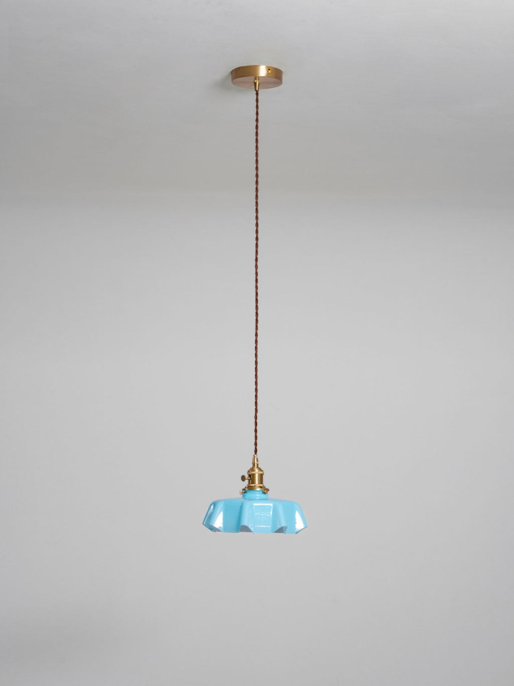 Francouzské květinové plisované závěsné svítidlo — vintage design osvětlení