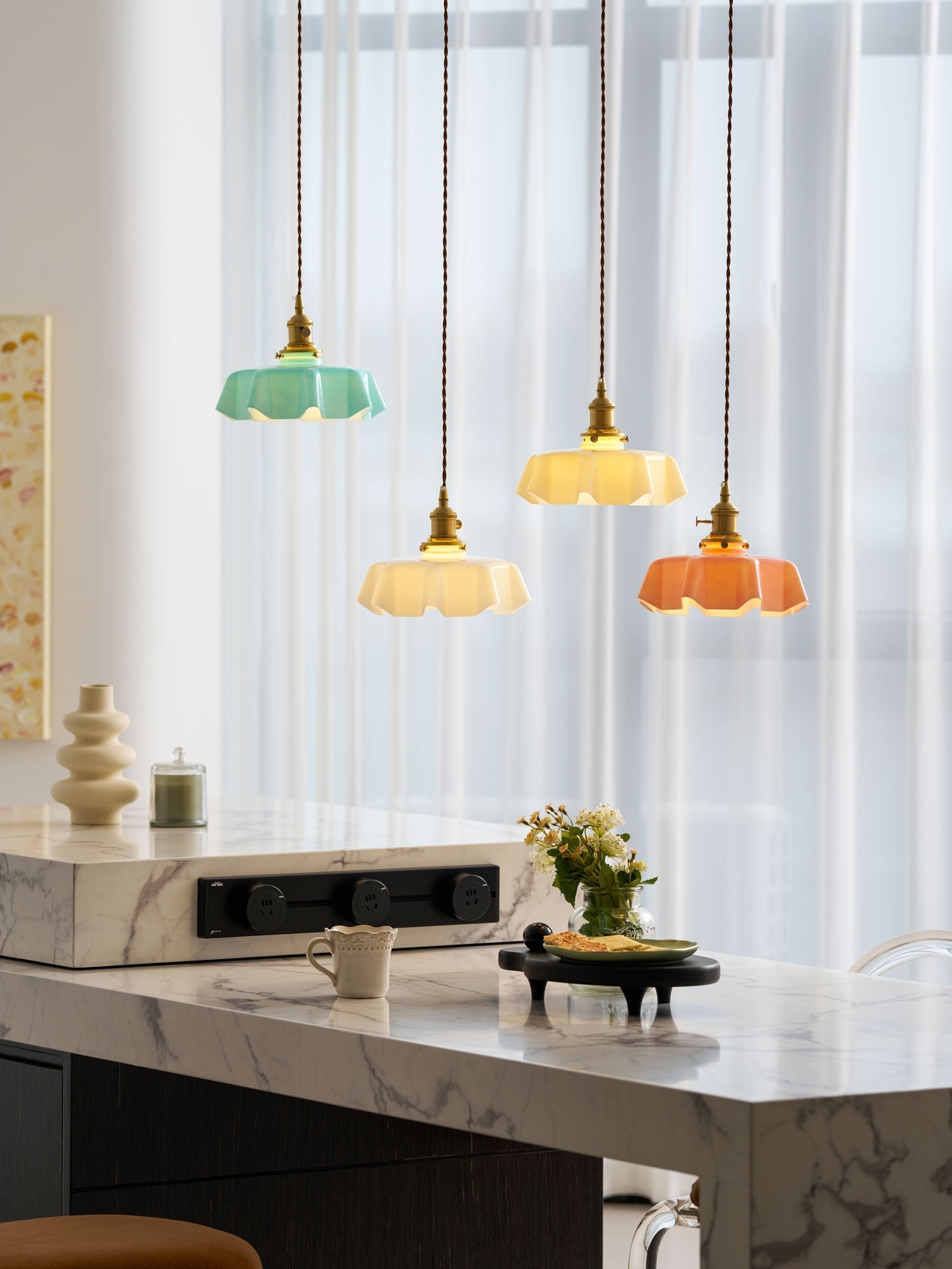 Francouzské květinové plisované závěsné svítidlo — vintage design osvětlení