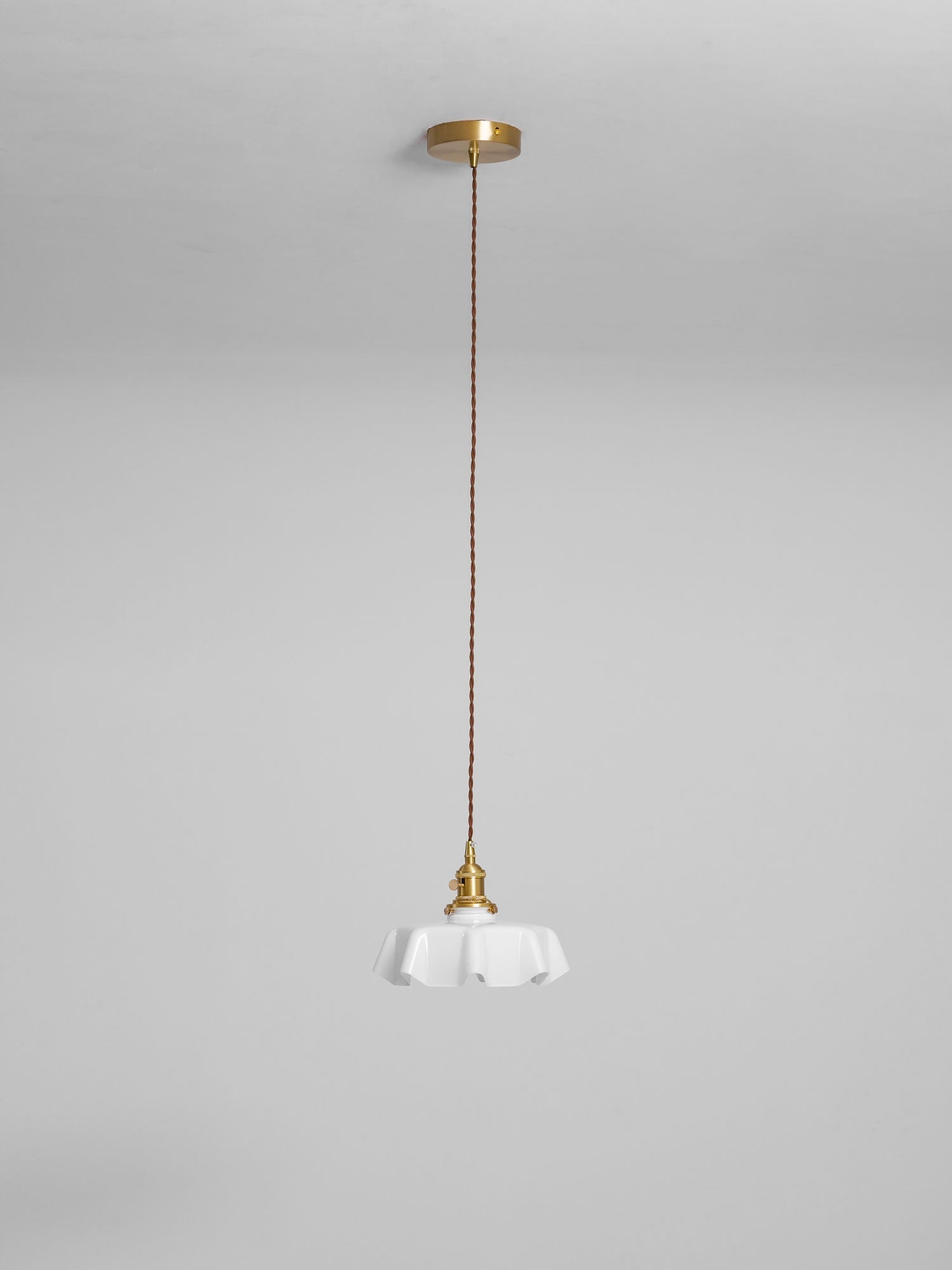 Francouzské květinové plisované závěsné svítidlo — vintage design osvětlení