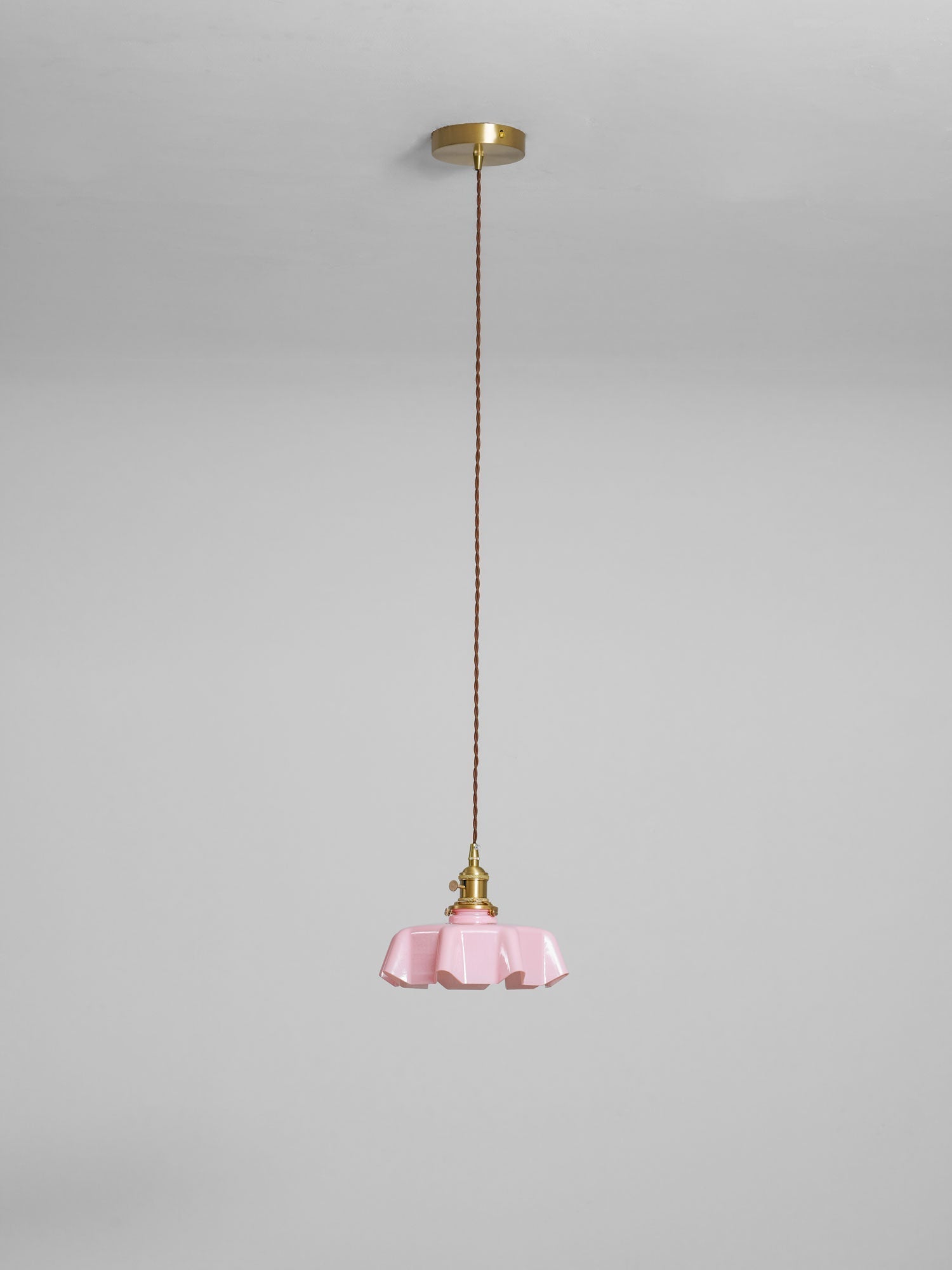 Francouzské květinové plisované závěsné svítidlo — vintage design osvětlení
