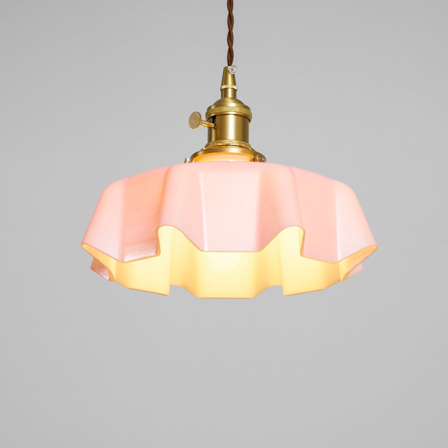 Francouzské květinové plisované závěsné svítidlo — vintage design osvětlení