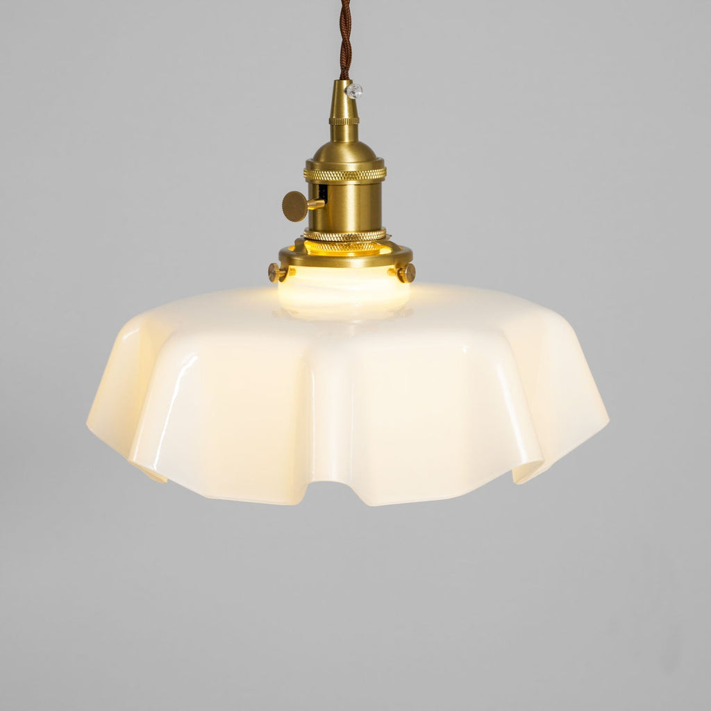 Francouzské květinové plisované závěsné svítidlo — vintage design osvětlení