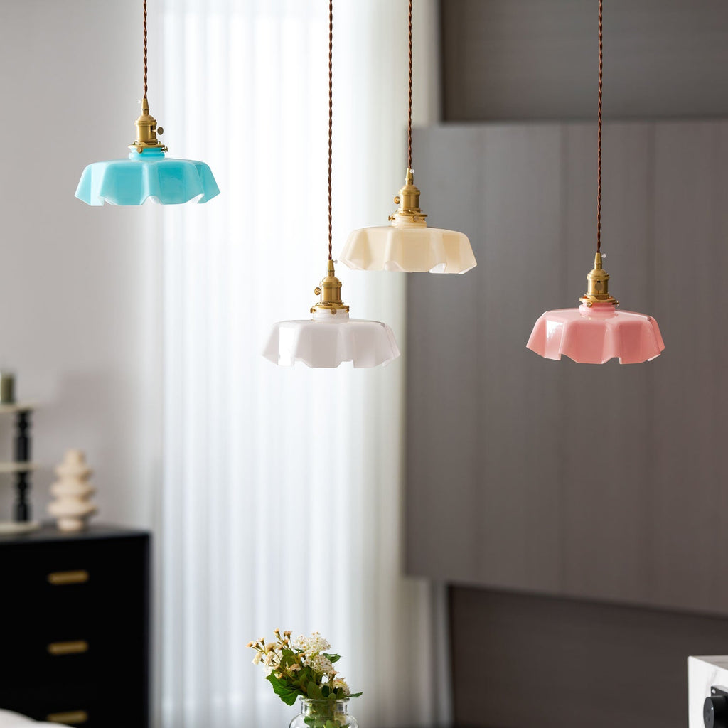 Francouzské květinové plisované závěsné svítidlo — vintage design osvětlení