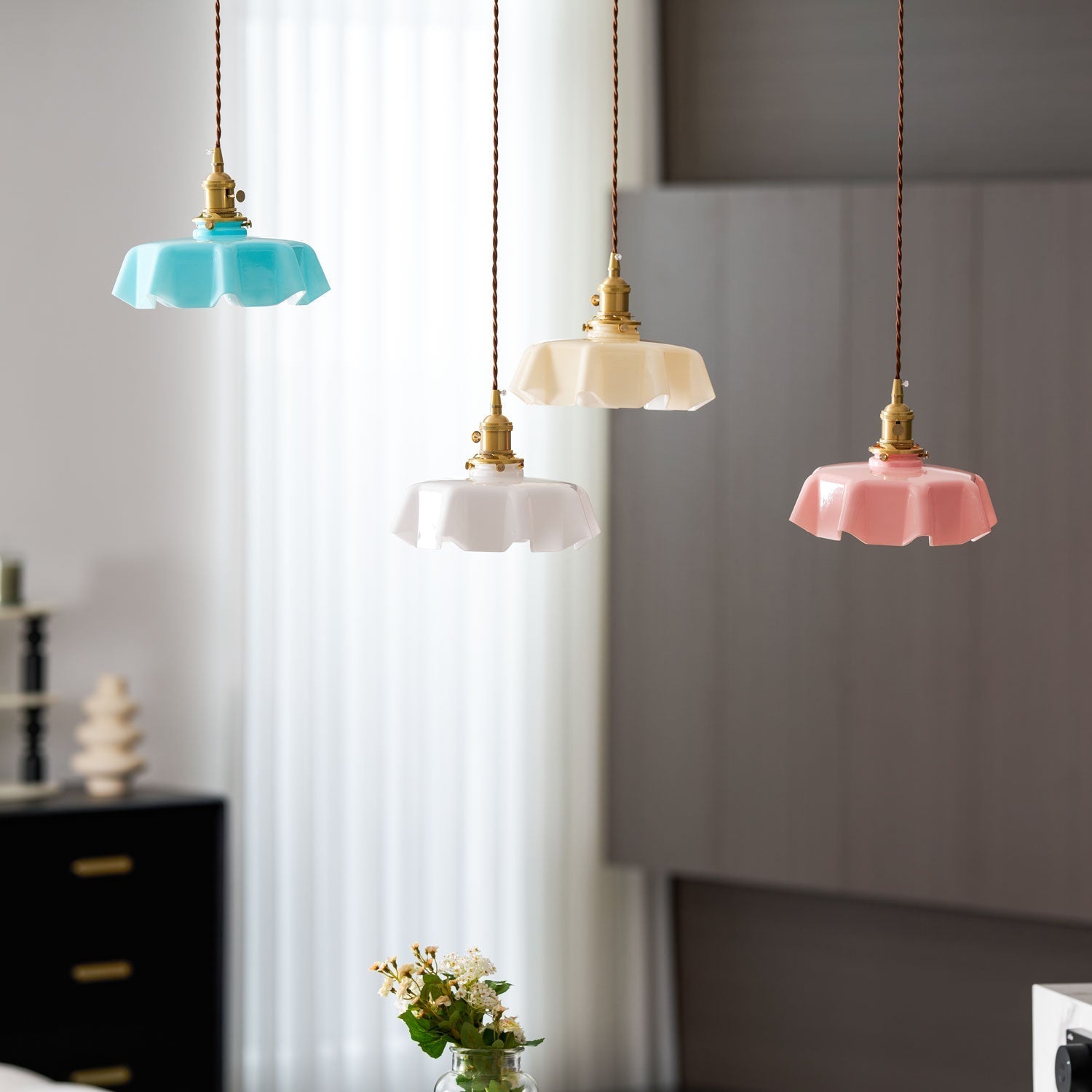 Francouzské květinové plisované závěsné svítidlo — vintage design osvětlení