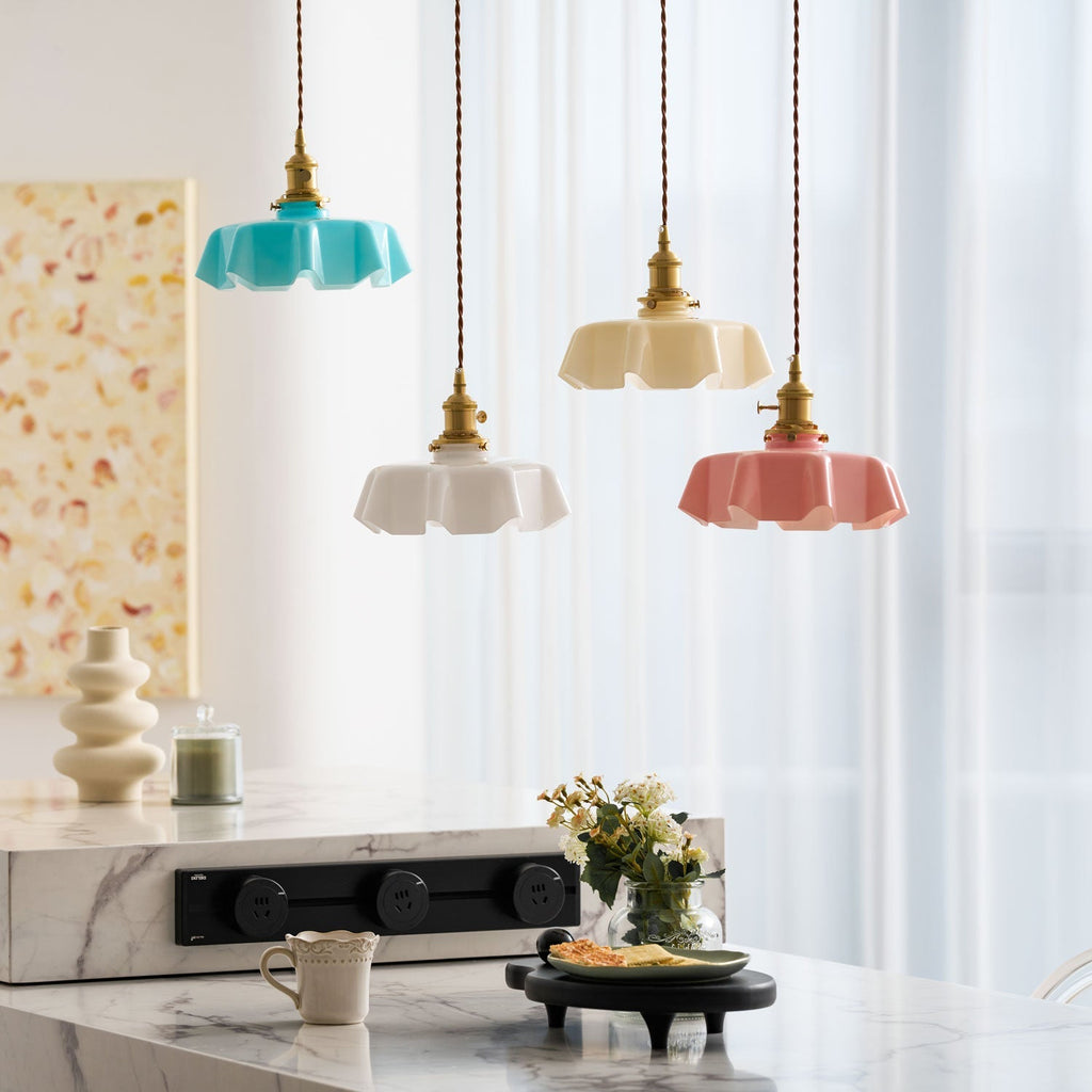 Francouzské květinové plisované závěsné svítidlo — vintage design osvětlení